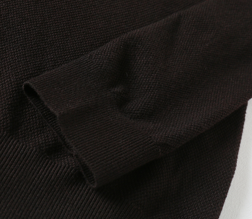 8302 羊毛开衫 可开扣 lP🆕……诺悠 25秋冬季新品-男士羊毛针织翻领开衫。lP🆕的老P设计，上身