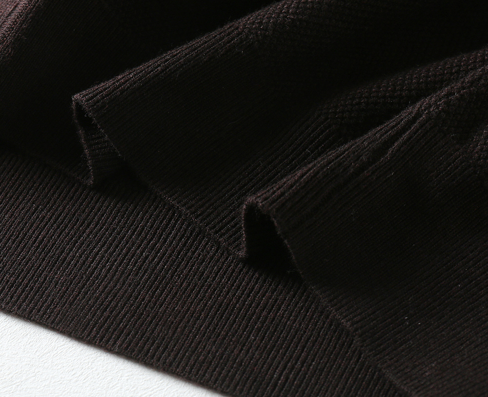 8302 羊毛开衫 可开扣 lP🆕……诺悠 25秋冬季新品-男士羊毛针织翻领开衫。lP🆕的老P设计，上身