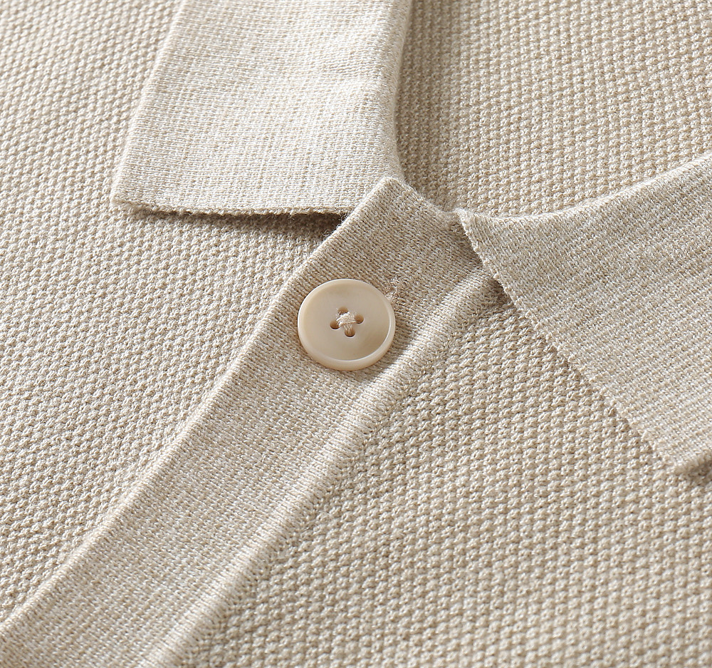 8302 羊毛开衫 可开扣 lP🆕……诺悠 25秋冬季新品-男士羊毛针织翻领开衫。lP🆕的老P设计，上身