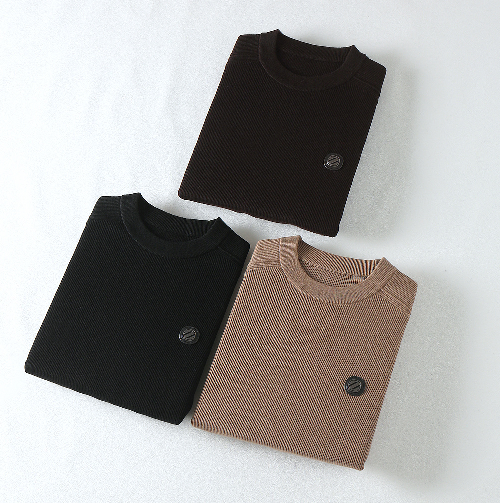 NO:526638,8303 ZZ...Jenny 25 new product in autumn and winter - men's wool knitted round-neck pullover old design, the upper body is full of temperament, creating a fashionable and outstanding exquisite feeling!  The overall outer body is made of solid colors, and the upper body has no cumbersome feeling. The overall design feels really high-end. The brand's classic elements are interpreted in a new style. It is the perfect first choice for single wear or inner wear in spring, autumn and winter!  The conventional style cut has a very good matching performance. Whether it is business negotiation or home camping, it can be worn as an inner and outer wear. This wool sweater is carefully woven with imported 50 wool acrylic yarn. Australian Merino wool is a prettier product among wool. Its gloss and softness are not comparable to ordinary wool. The fiber fineness is only 1/10 of a hair, without the hard feeling of wool. The whole fabric is crisp and thin, with high softness and fineness, which allows the yarn to have strong rebound. It will not deform for a long time and will have a soft and wrinkle-resistant, not easy to pill, tight and sturdy woven surface, and has a delicate texture. It is a sewing stitcher with more than 10 years of experience, and has 14 processes, one stitched with wool. Both sides are sewn by wool, soft, delicate and elastic, and it is not pilling, and it does not shrink. The color is black  Khaki Shadow Coffee Size M~3XL (48-56), zegna,alexander wang198609098303 ZZ……杰尼 25秋冬季新品-男士羊毛针织圆领套头衫 老设计,上身就是气质满满,打造时髦出众的精致感！ 外衣身整体为纯色打造,上身毫无累赘感,整体设计感真的非常高级,将品牌经典元素以全新风格诠释,是春秋冬单穿或内搭的完美首选！常规的版型剪裁,其搭配性能超乎相当到位,不管是商务洽谈还是居家露营,都可作为内搭和外穿. 这款羊毛衫甄选进口50羊毛腈纶纱线精心织造,澳大利亚美丽诺羊毛,羊毛中的岌品,其光泽度和柔顺感非一般羊毛可以相比的,纤维细度只有一根头发丝的1/10,毫无羊毛的硬扎感.整个面料挺括轻薄,柔软细密度很高,让纱线拥有炒强的回弹,长久穿着不会变形拥有柔软抗皱、不易起球、紧密结实的织面,拥有细腻的肌理感.由10年以上工龄的缝纫师,经过14道工序,一针一线手工缝制而成.正反两面都是羊毛缝制的,柔软细腻富有弹性,还不扎人,不起球,不缩水. 颜色黑色 卡其 暗影咖 尺码M～3XL（48-56）,,zegna,alexander wang,Men's clothing