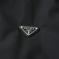 5802 PRA……普拉 25秋冬新款棉服外套 经典静色连帽搭配 让这款衣服显得是如此简约又不失时尚 这 5802 PRA……普拉 25秋冬新款棉服外套 经典静色连帽搭配 让这款衣服显得是如此简约又不失时尚 这
