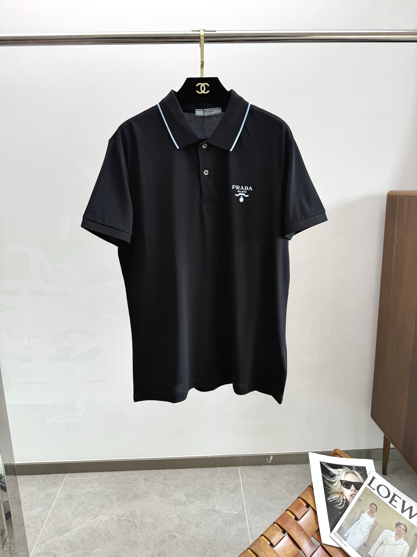 NO:410827,PRA25S Spring and Summer Men's POLO Iconic LOGO logo on the chest. Overall, it is very light business and casual!  !  Customer-supplied mercerized cotton, the upper body is light, comfortable and smooth, and it will definitely make you feel worthwhile!  !  !  Code number M-3XL, prada, alexander wang19860909PRA25S春夏男士POLO 胸前标志性LOGO徽标 整体非常的轻商务休闲！！客供丝光棉,上身轻盈舒适顺滑 到手绝对让你觉得物有所值的一件单品！！！码数M一3XL,,prada,alexander wang,Men's clothing