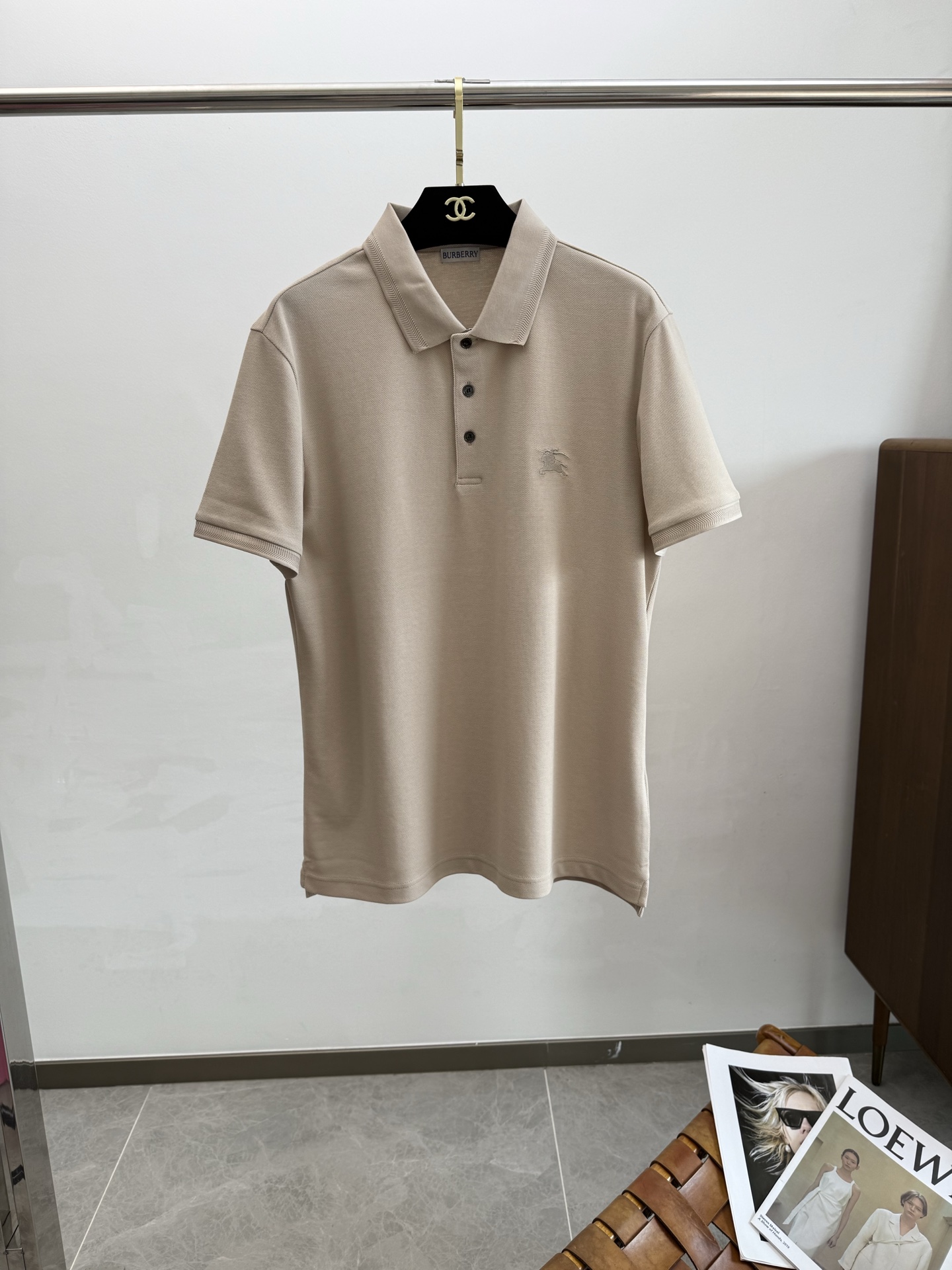 NO:410811,BUR25S Spring and Summer Men's POLO Overall is very light business and casual!  !  Customer-supplied mercerized cotton, the upper body is light, comfortable and smooth, and it will definitely make you feel worthwhile!  !  !  Code number M-3XL, burberry, alexander wang19860909BUR25S春夏男士POLO 整体非常的轻商务休闲！！客供丝光棉,上身轻盈舒适顺滑 到手绝对让你觉得物有所值的一件单品！！！码数M一3XL,,burberry,alexander wang,Men's clothing