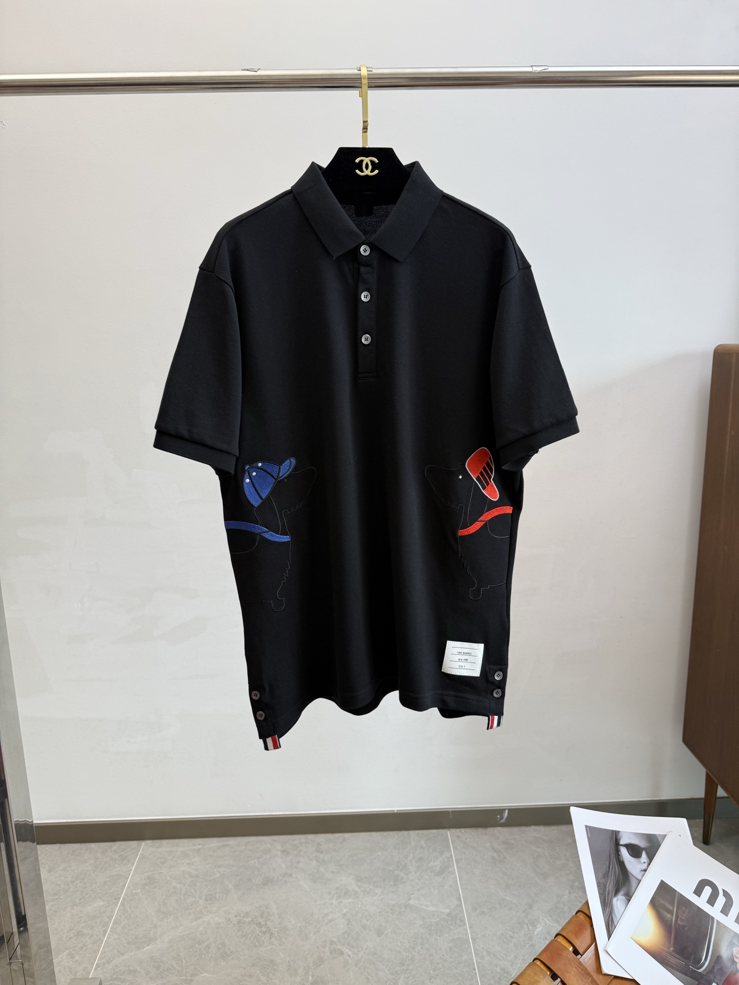NO:417545,TB25S Spring and Summer Men's POLO Iconic LOGO logo on the chest. Overall, it is very light business and casual!  !  Customer-supplied mercerized cotton, the upper body is light, comfortable and smooth, and it will definitely make you feel worthwhile!  !  !  Code number M-3XL, alexander wang19860909TB25S春夏男士POLO 胸前标志性LOGO徽标 整体非常的轻商务休闲！！客供丝光棉,上身轻盈舒适顺滑 到手绝对让你觉得物有所值的一件单品！！！码数M-3XL,,alexander wang,Men's clothing