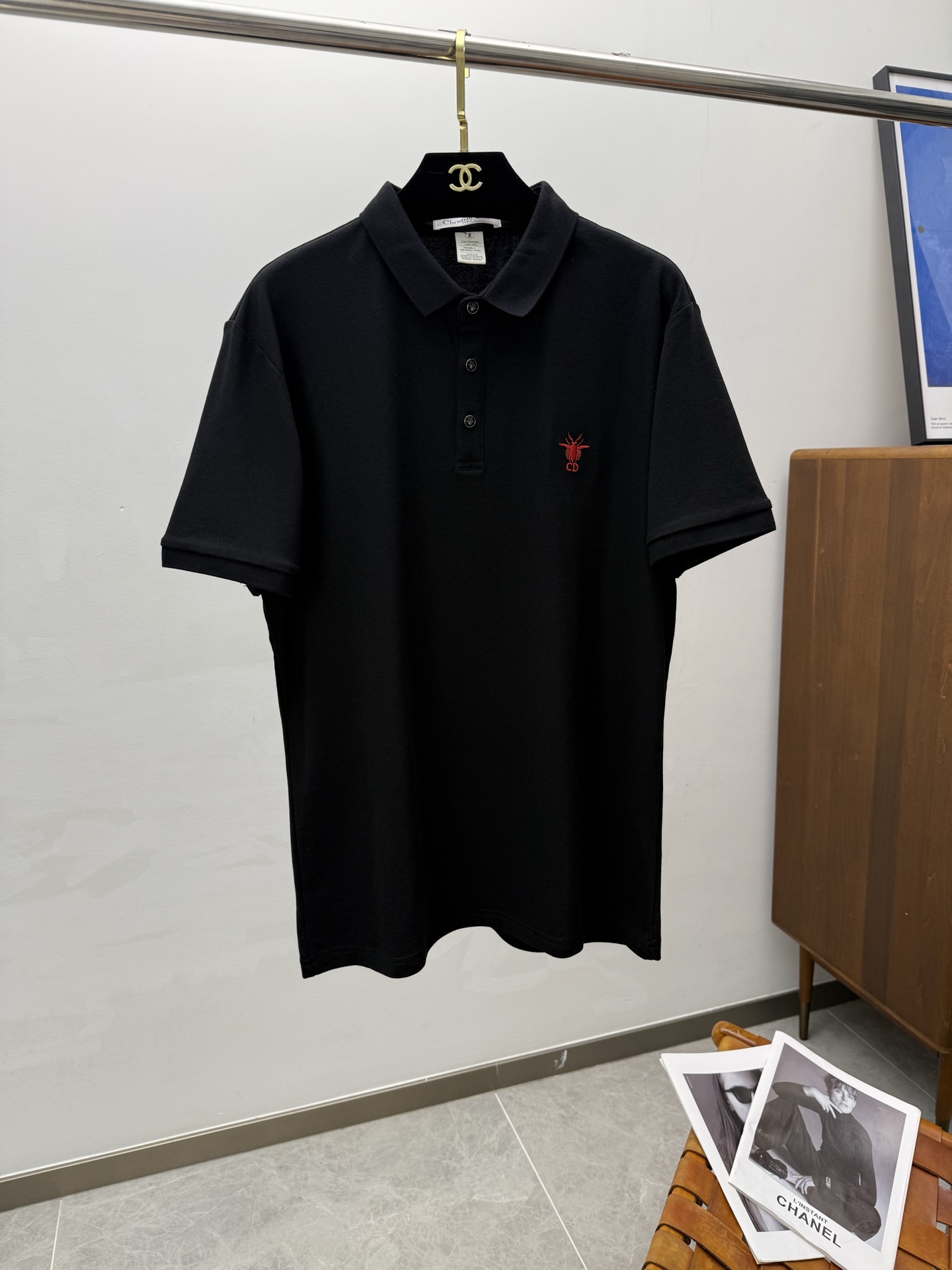 NO:410754,CD25S Spring and Summer Men's POLO Iconic LOGO logo on the chest overall is very light business and casual!  !  Customer-supplied mercerized cotton, the upper body is light, comfortable and smooth, and it will definitely make you feel worthwhile!  !  !  Code number M-3XL, alexander wang19860909CD25S春夏男士POLO 胸前标志性LOGO徽标 整体非常的轻商务休闲！！客供丝光棉,上身轻盈舒适顺滑 到手绝对让你觉得物有所值的一件单品！！！ 码数M-3XL,,alexander wang,Men's clothing