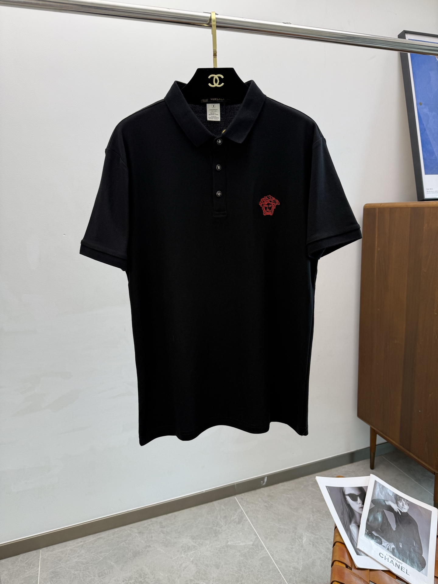 NO:417457,VER25S Spring and Summer Men's POLO Iconic LOGO logo on the chest. Overall, it is very light business and casual!  !  Customer-supplied mercerized cotton, the upper body is light, comfortable and smooth, and it will definitely make you feel worthwhile!  !  !  Code number M-3XL, alexander wang19860909VER25S春夏男士POLO 胸前标志性LOGO徽标 整体非常的轻商务休闲！！客供丝光棉,上身轻盈舒适顺滑 到手绝对让你觉得物有所值的一件单品！！！ 码数M-3XL,,alexander wang,Men's clothing