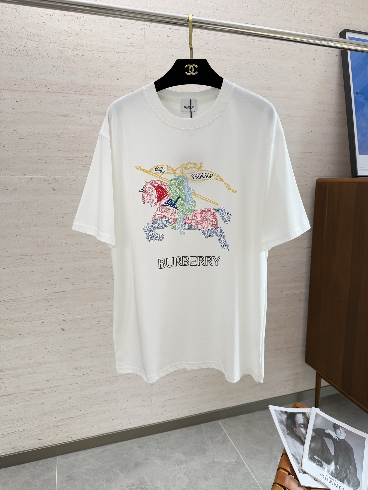 Burberry Black Cotton T-Shirt with Equestrian Knight Design S-2XL 3 i1749136006912 7673 0 2