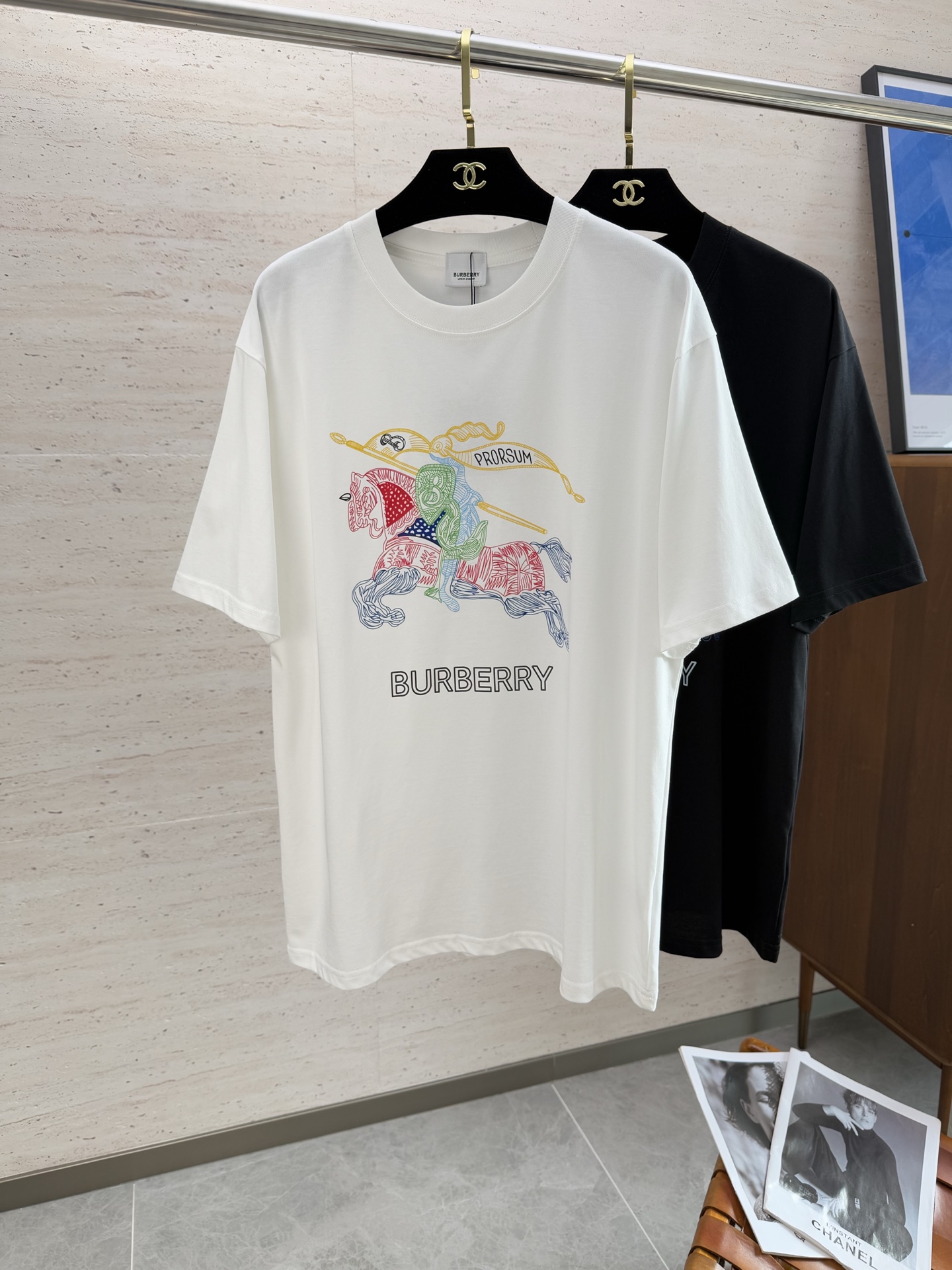 Burberry Black Cotton T-Shirt with Equestrian Knight Design S-2XL 9 i1749136006912 9698 0 0