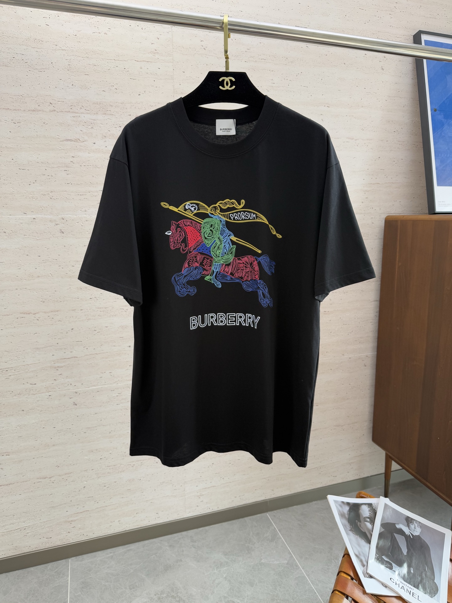 Burberry Black Cotton T-Shirt with Equestrian Knight Design S-2XL 2 i1749136008492 7136 0 1
