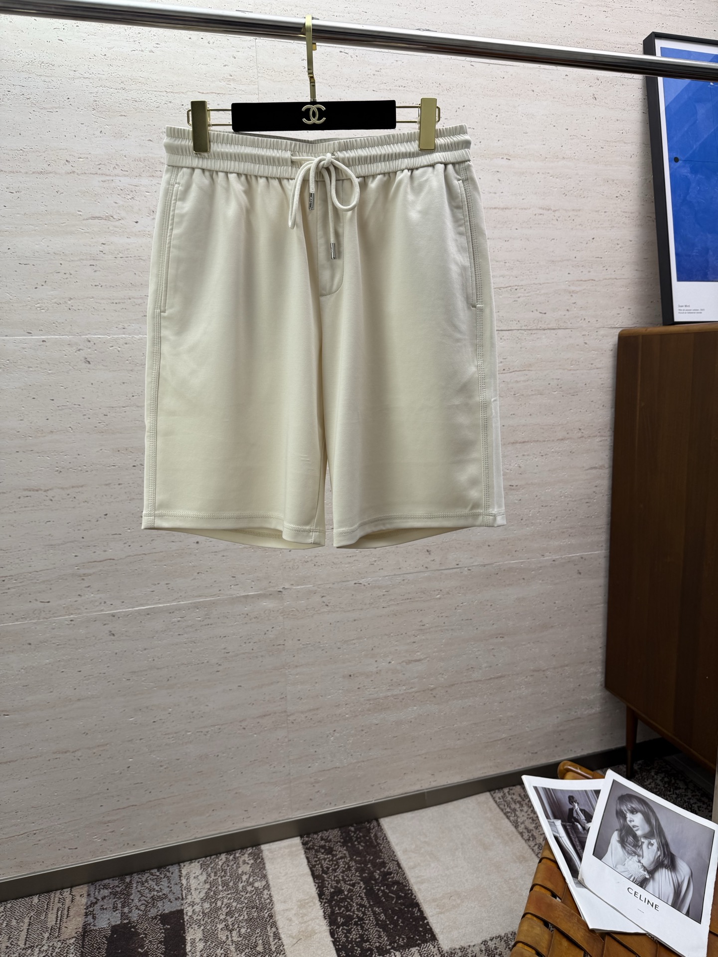 NO:422639,BUR2025 drawstring versatile men's casual shorts five-point pants # Choose carefully and meticulous workmanship, elastic waist + drawstring practical and stylish, crotch cut, comfortable and three-dimensional, hanging loose trousers, breathable and comfortable, not stuffy. Retro trend, daily casual shorts, not bloated at all, suitable for casual wear in outdoor occasions.. Size 48-56,,burberry, shorts,alexander wang19860909BUR2025抽绳百搭男士休闲短裤五分裤#选用精心细致的做工,松紧腰+抽绳实用有型,裆部立体裁剪,穿着舒适立体,垂顺宽松裤脚,透气舒适不闷热 复古潮流,日常休闲短裤,丝毫不显臃肿,适合在休闲 户外场合穿着..码数48-56,,burberry,shorts,alexander wang,Men's clothing