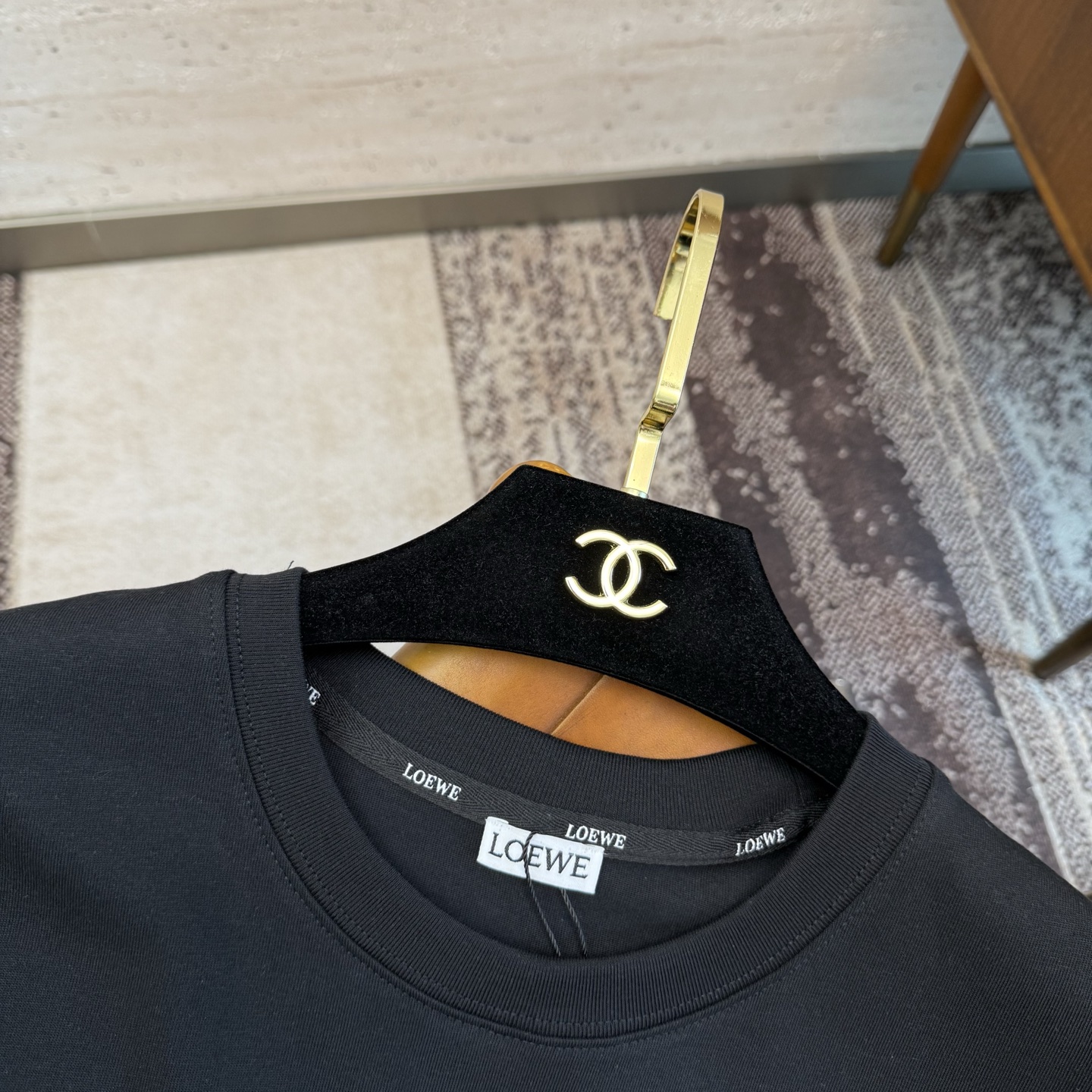 Loewe טי שירט שרוול קצר שחור עם הדפס ארנב עונת אביב-קיץ 6 i1751031367301 3556 0 5