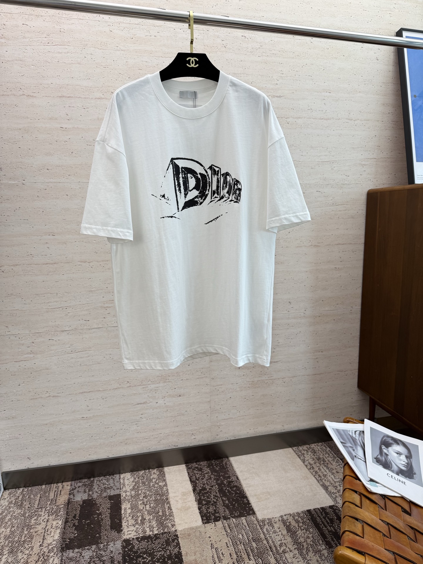 NO:448212,CD2025 Spring and Summer New Short Sleeves The overall color is bright and bright, with a smooth and soft feel, with a strong drape, natural and soft texture, super comfortable in the body, and a strong drape!  T-shirts are very comfortable and practical in daily wear, super toughness is better than ordinary cotton, the texture is delicate, soft and skin-friendly, the touch is light and cool, the color is bright and the color is fast, the breathability and drape are good.. Number of codes M-2XL, T-shirt,tees, t-shirt,alexander wang19860909CD2025 春夏新款短袖 整体上色泽较鲜明和光亮,手感顺滑揉软,悬垂感特强,质地自然柔软、贴身超级舒服,悬垂感特强！ T恤日常穿搭很自在很实用,超级的有韧性比起一般的棉手感质感都更好的,面料质地细腻、柔软、亲肤,触感轻薄凉爽,色泽艳丽色牢度高,透气性及悬垂性好..码数M-2XL,,T-shirt,tees，t-shirt,alexander wang,Men's clothing