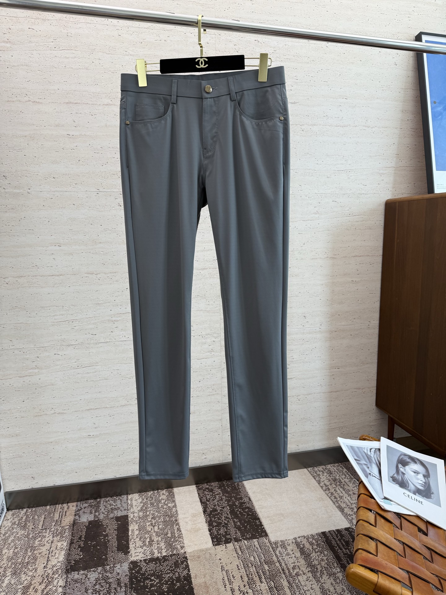 NO:448193,ZZ pure business style trousers... Imported fabric casual trousers, brand logo design behind it, comfortable upper body... tone, absolutely full. Size 29-38,,alexander wang19860909ZZ纯正商务风格的西裤.....进口面料 休闲西裤,背后品牌标志设计,上身舒适..腔调 ,绝对足.尺码29-38,,alexander wang,Men's clothing