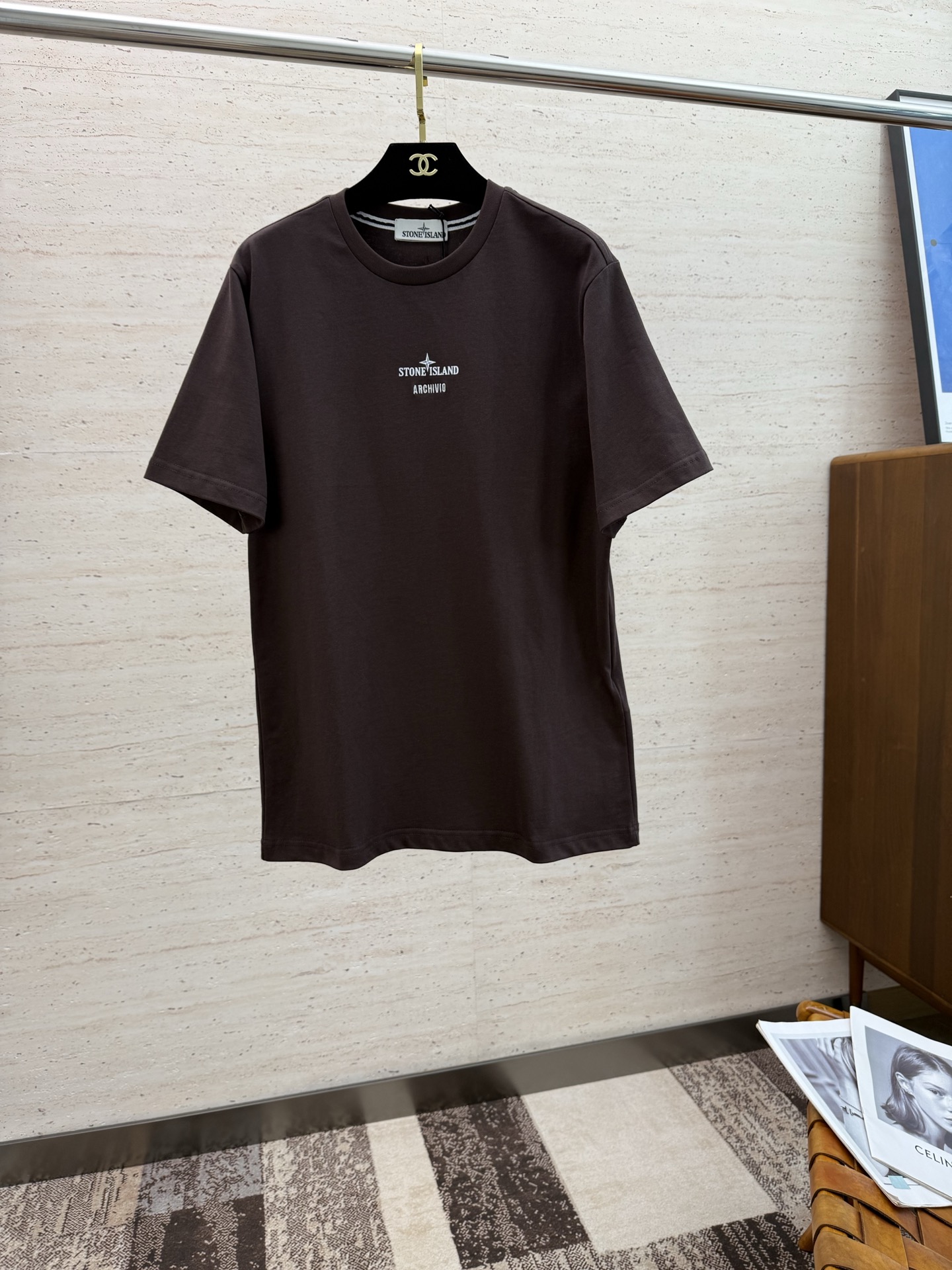 NO:448272,STON2025 spring and summer new short-sleeved sleeves have a bright and bright overall color, smooth and soft feel, with a strong drape, natural and soft texture, super comfortable in the body, and a strong drape!  T-shirts are very comfortable and practical in daily wear, super toughness is better than ordinary cotton, the texture is delicate, soft and skin-friendly, the touch is light and cool, the color is bright and the color is fast, the breathability and drape are good.. Number of codes M-2XL, T-shirt,tees, t-shirt,alexander wang19860909STON2025 春夏新款短袖 整体上色泽较鲜明和光亮,手感顺滑揉软,悬垂感特强,质地自然柔软、贴身超级舒服,悬垂感特强！ T恤日常穿搭很自在很实用,超级的有韧性比起一般的棉手感质感都更好的,面料质地细腻、柔软、亲肤,触感轻薄凉爽,色泽艳丽色牢度高,透气性及悬垂性好..码数M-2XL,,T-shirt,tees，t-shirt,alexander wang,Men's clothing