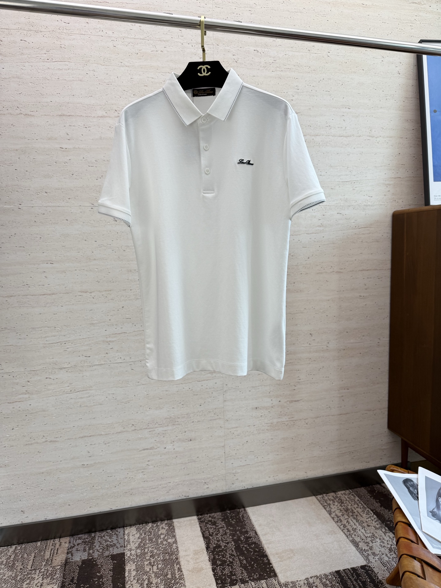 NO:498884,LP.25S Spring and Summer Men's POLO Iconic LOGO logo on the chest. Overall, it is very light business and casual!  Pure cotton fabric, light, comfortable and smooth upper body, it is definitely a piece that makes you feel good for money!  !  !  Code number M-4XL, loro piana, alexander wang19860909LP.25S春夏男士POLO 胸前标志性LOGO徽标 整体非常的轻商务休闲！纯棉面料,上身轻盈舒适顺滑 到手绝对让你觉得物有所值的一件单品！！！ 码数M-4XL,,loro piana,alexander wang,Men's clothing