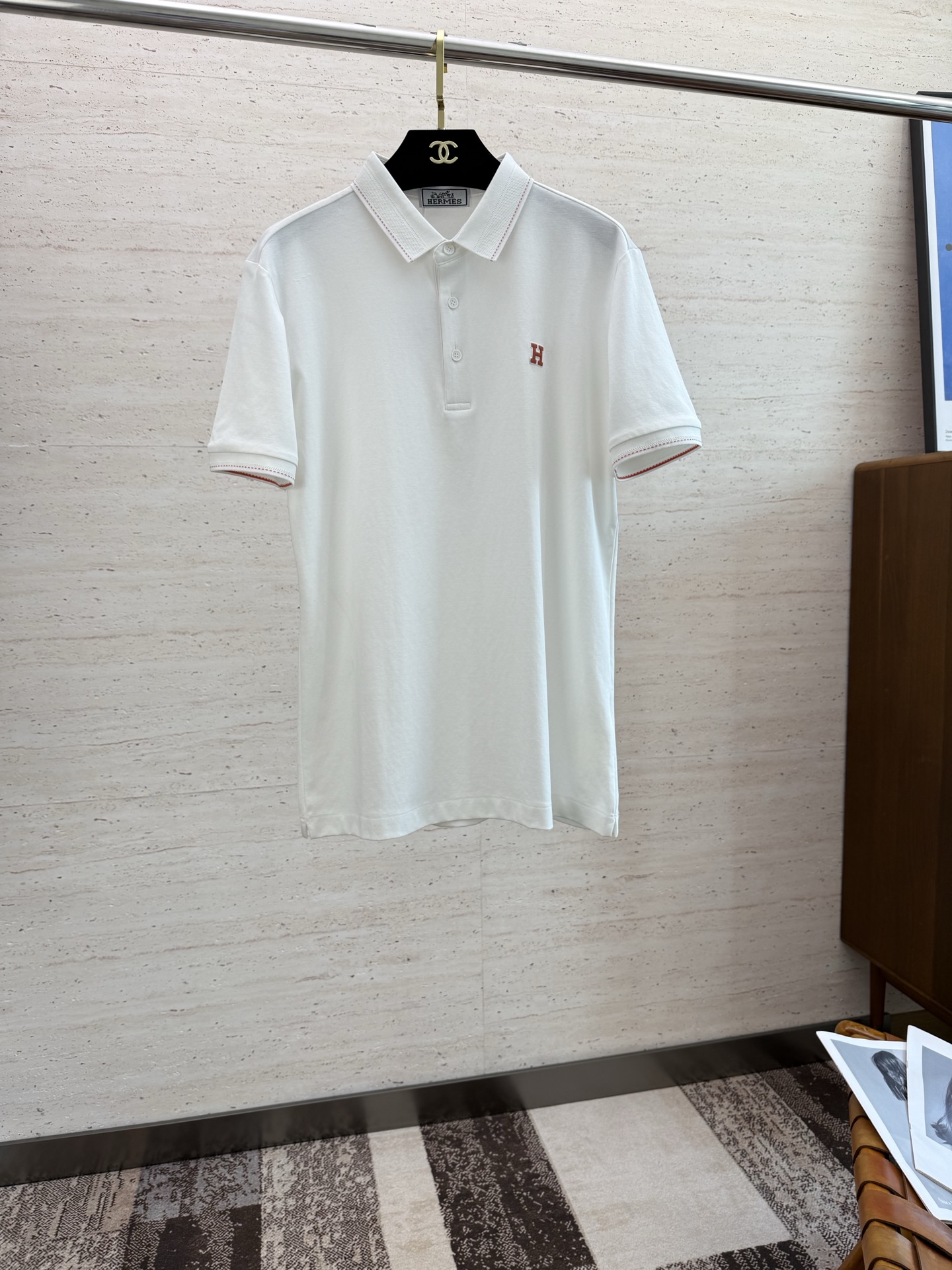 NO:491237,HER25S Spring and Summer Men's POLO Iconic LOGO logo on the chest overall is very light business and casual!  Pure cotton fabric, light, comfortable and smooth upper body, it is definitely a piece that makes you feel good for money!  !  !  Code number M-4XL, alexander wang19860909HER25S春夏男士POLO 胸前标志性LOGO徽标 整体非常的轻商务休闲！纯棉面料,上身轻盈舒适顺滑 到手绝对让你觉得物有所值的一件单品！！！ 码数M-4XL,,alexander wang,Men's clothing