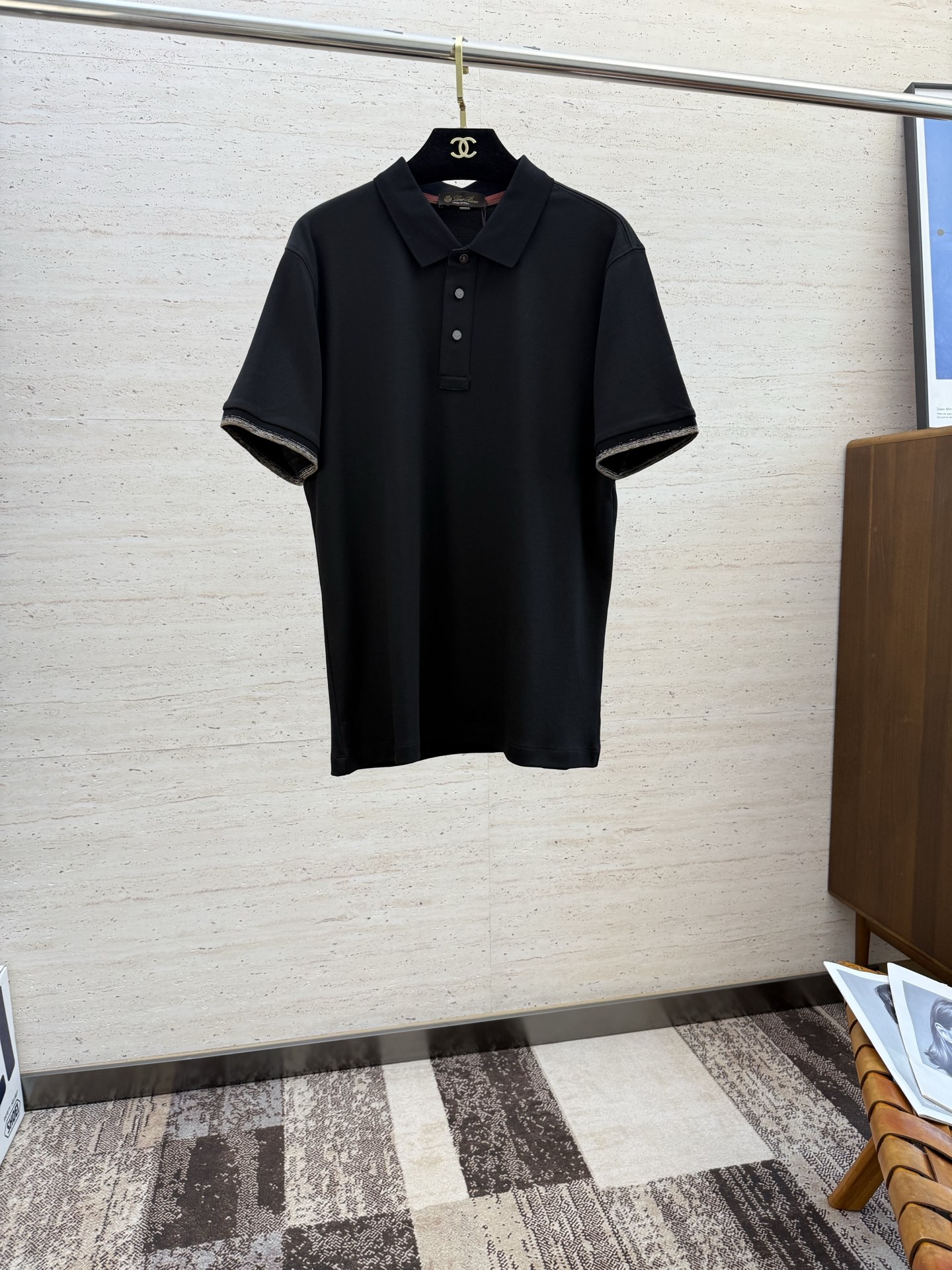 NO:496509,LP.25S Spring and Summer Men's POLO Overall is very light business and casual!  The upper body is light, comfortable and smooth. It is definitely a piece that makes you feel good for money!  !  !  Code number M-3XL, loro piana, alexander wang19860909LP.25S春夏男士POLO 整体非常的轻商务休闲！上身轻盈舒适顺滑 到手绝对让你觉得物有所值的一件单品！！！ 码数M-3XL,,loro piana,alexander wang,Men's clothing