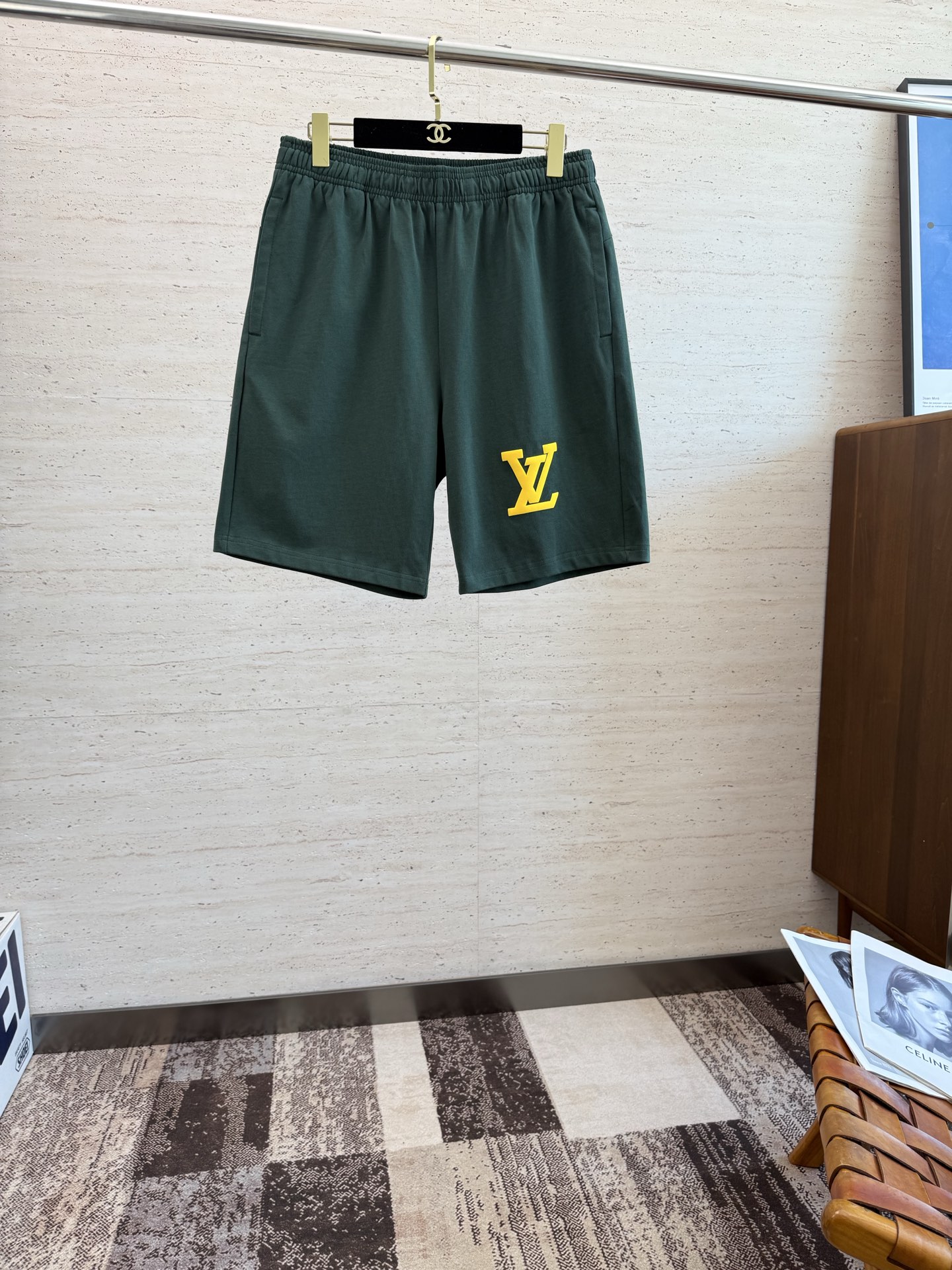 NO:499606,LV2025 drawstring versatile men's casual shorts five-point pants # Choose carefully and meticulous workmanship, elastic waist + drawstring practical and stylish, crotch cut, comfortable and three-dimensional, hanging loose trousers, breathable and comfortable and not stuffy. Retro trend, daily casual shorts, not bloated at all, suitable for casual outdoors.. Size S-2XL,,louis vuitton, shorts, alexander wang19860909LV2025抽绳百搭男士休闲短裤五分裤#选用精心细致的做工,松紧腰+抽绳实用有型,裆部立体裁剪,穿着舒适立体,垂顺宽松裤脚,透气舒适不闷热 复古潮流,日常休闲短裤,丝毫不显臃肿,适合在休闲 户外场合穿着..码数S-2XL,,louis vuitton,shorts,alexander wang,Men's clothing