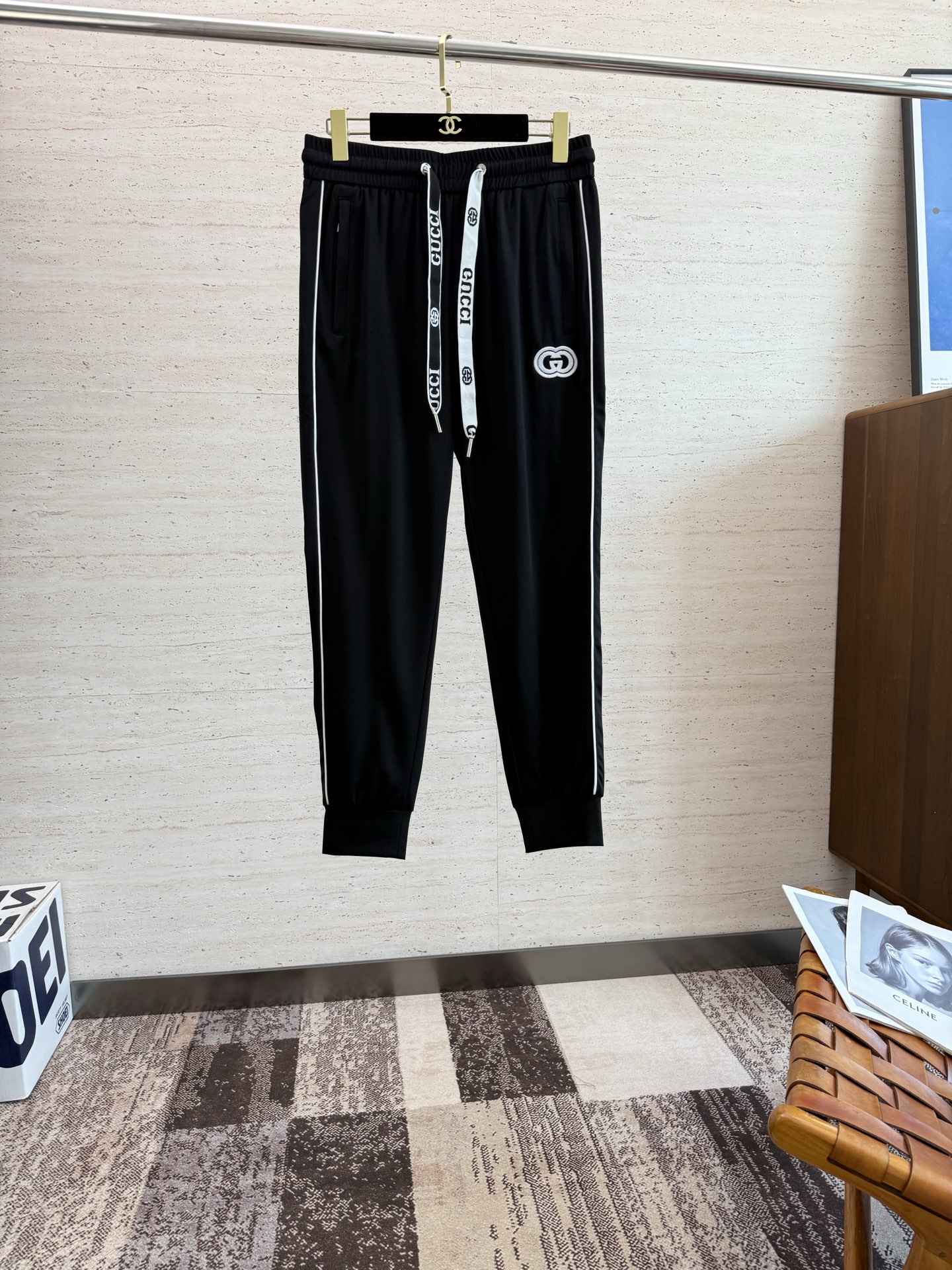 NO:496491,GU25S men's casual foot trousers, the latest top-body style is invincible!  This pants are absolutely versatile, with elastic waistline and daily work. They can be worn outdoors. They are the perfect combination of fashionable and leisure and outdoor sports, so whether you wear them normally or outdoors, they are your best choice. Extreme comfort and quick sweating are the most popular key points, improving the comfort of wearing and suitable for aerobics and trail running conditions. This style is a running casual pants with an extremely wide range of applications, allowing you to naturally maintain a love for sports in summer, or you can wear them in casual life. Size M-4XL,,alexander wang19860909GU25S男士休闲束脚长裤 最新款上身版型无敌正！绝对可以闭眼收的一款,此款裤子非常百搭,弹力腰围,日常上班 户外运动都可以穿着,是时尚休闲与户外运动的完美结合,所以无论您平时穿或者户外穿都是您的最佳选择. 极致舒适和快速排汗是备受青睐的重点,提升穿着舒适度,适合有氧运动和越野跑条件下穿着,此款是一件适用范围极其广泛的跑步休闲裤,让你在夏天自然可以保持对运动热爱,也可以在休闲 生活中穿着 尺码M-4XL,,alexander wang,Men's clothing