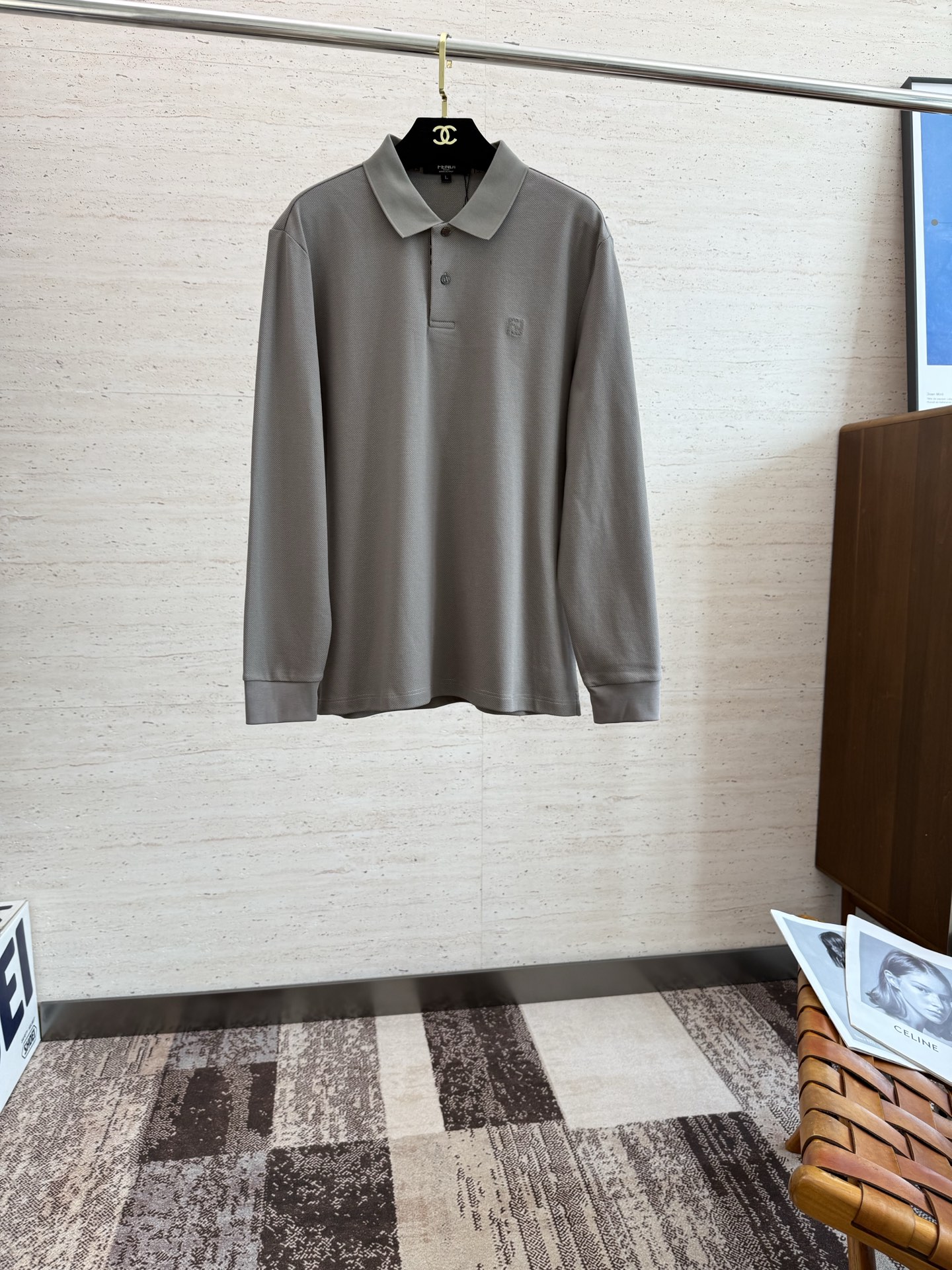 NO:496501,FEND25S early autumn men's long-sleeved POLO iconic LOGO logo on the chest overall is very light business and casual!  Pure cotton fabric, light, comfortable and smooth upper body, it is definitely a piece that makes you feel good for money!  !  !  Code number M-4XL, fendi, alexander wang19860909FEND25S早秋男士长袖POLO 胸前标志性LOGO徽标 整体非常的轻商务休闲！纯棉面料,上身轻盈舒适顺滑 到手绝对让你觉得物有所值的一件单品！！！ 码数M-4XL,,fendi,alexander wang,Men's clothing