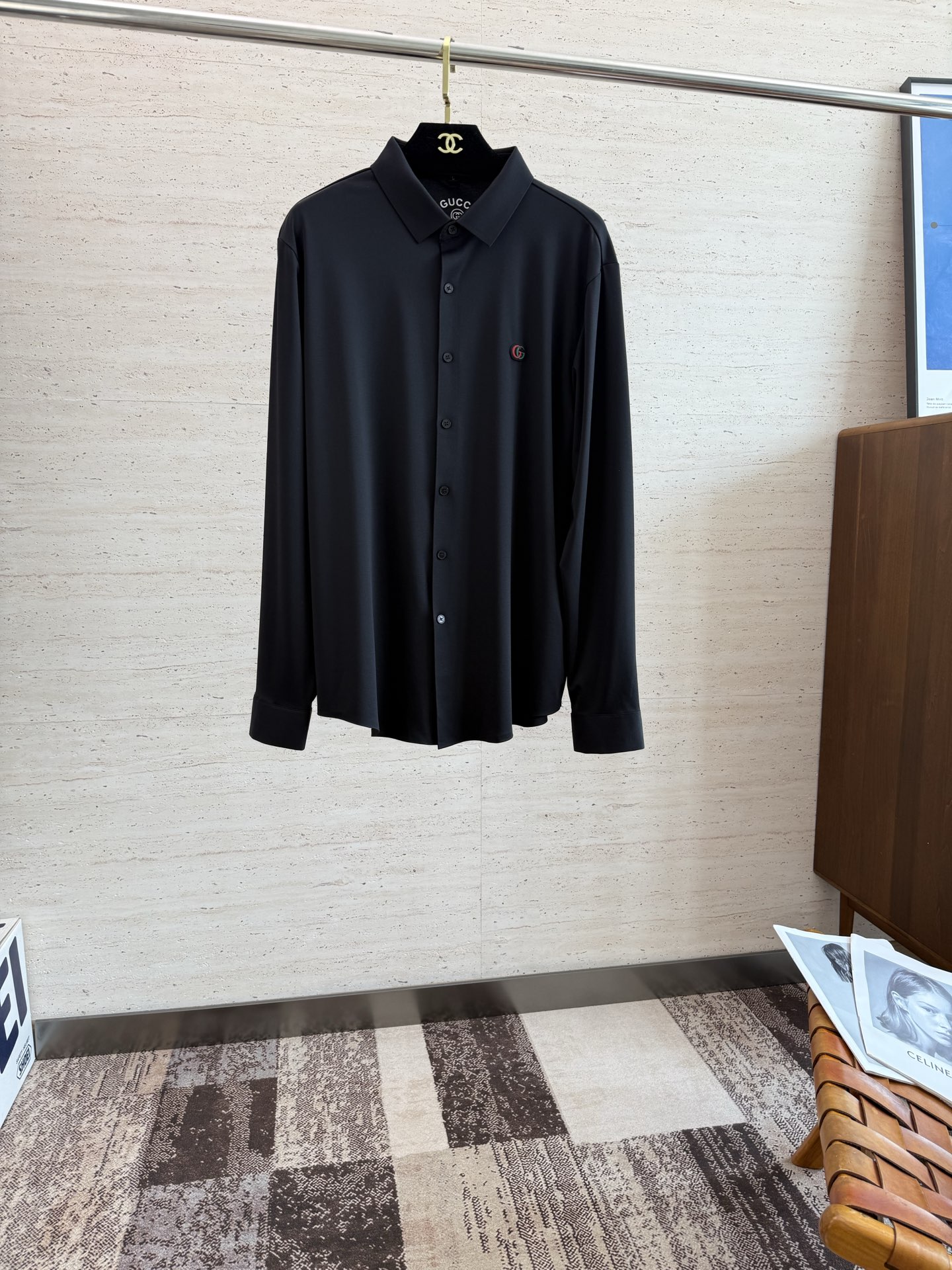 NO:498870,GU25SS men's long-sleeved shirt for early autumn...Customer-supplied cotton fabrics, high density, silky and delicate touch, excellent close-fitting comfort and breathability, can accompany you to calmly deal with the four seasons of clothing...The classic LOGO body gives a new artistic conception...The basic combination of style cuts, the style is hard and upright, and the upper body is elegant and extraordinary, and it is effortless for daily business and casual matching!  !  !  Code number M-4XL,shirts,alexander wang19860909GU25SS早秋男士长袖衬衫......客供棉质面料 密度高触感丝滑细腻 贴身舒适度与透气性都相当出色,能够伴你从容的应对四季穿着搭配.....衣身经典LOGO,给予全新意境遐想.......基础合体的版型裁剪,版型筋骨硬挺立正,上身气质儒雅不凡,对于日常商务休闲搭配不费吹灰之力！！！码数 M-4XL,,shirts,alexander wang,Men's clothing