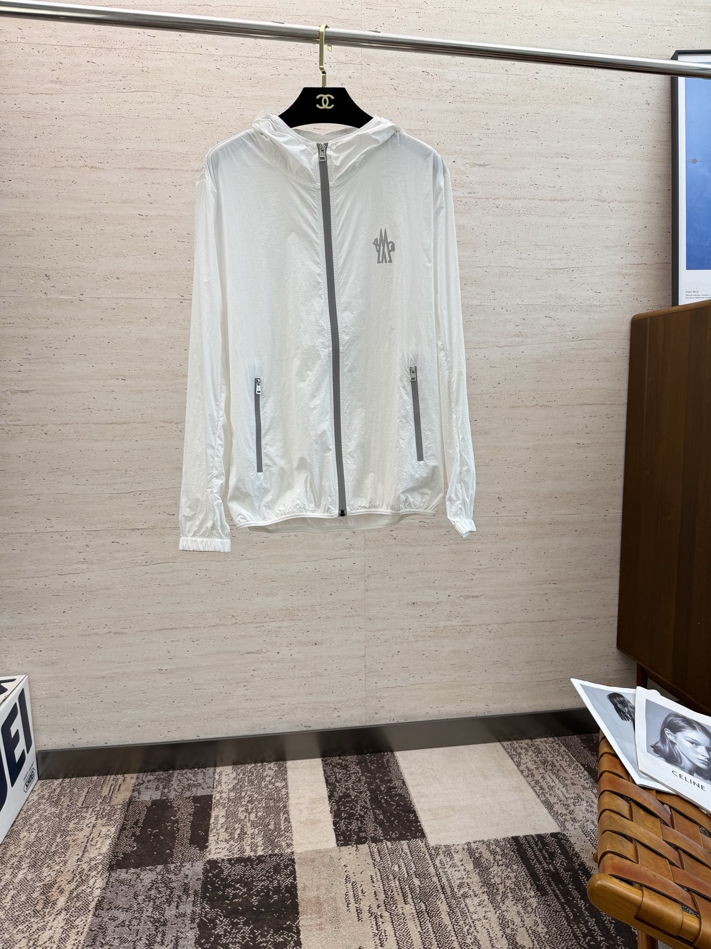 NO:496471,MON25S new men's hooded jacket...a top-notch item that is absolutely heavy-industrial, classic color wardrobe infused with modern innovation.... It has a very high-end texture, very high practical wearability, very good scraping...M-3XL,,jackets & coats,hats,alexander wang19860909MON25S新款男士连帽外套........一款绝对重工的顶级单品,颜色经典衣橱注入现代新意.......非常高档次的质地,实穿性极高 挺刮性极好..码数M-3XL,,jackets & coats,hats,alexander wang,Men's clothing