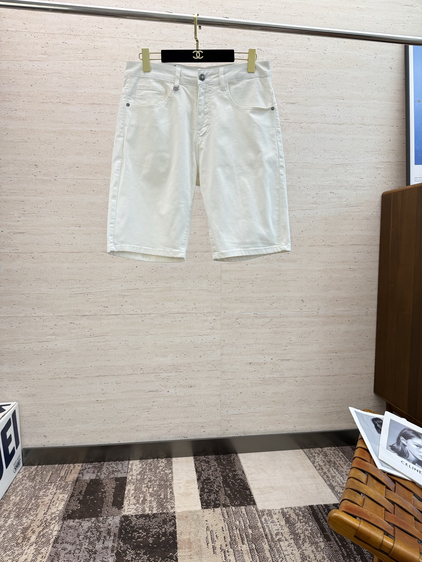 NO:496479,ZZ 2025ss summer new men's denim shorts are breathable and comfortable, with impeccable details, and the brand element design concept reflects high quality. The feel is delicate and soft!  It is casually cut, with a great upper body style!  Size: 29-3835 37,,shorts,alexander wang19860909ZZ 2025ss夏季新款男士牛仔短裤 透气舒适度高,细节无可挑剔,品牌元素设计理念,体现高品质.手感细腻柔软！呈现休闲裁剪,上身版型超赞！尺码:29-3835 37,,shorts,alexander wang,Men's clothing