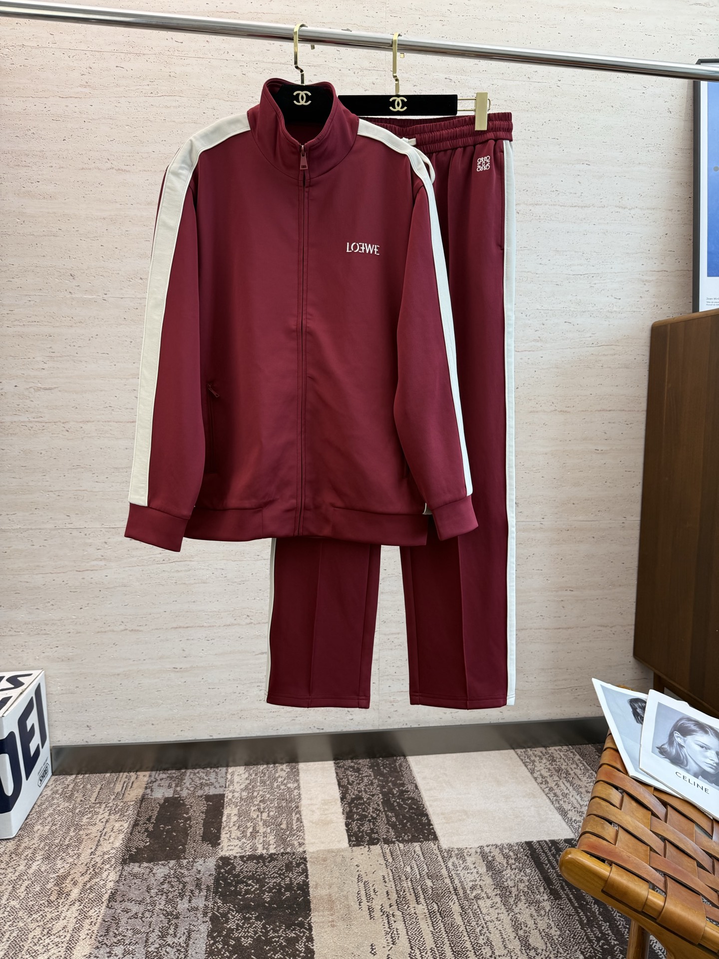 NO:498838,Clothes, pants, LOE2025ss early autumn new casual stand-up collar jacket jacket set!  Wearing it is comfortable and slim, lazy and casual, combined with clean and simple colors, it is particularly pleasing to look at, suitable for daily wear~ welcoming the sports items that embellish and energetic to welcome the arrival of the new season. The number M-4XL, loewe, jackets & coats, jackets & coats, alexander wang19860909衣服 裤子 LOE2025ss早秋新款休闲立领夹克外套套装！穿上就是舒适自在又显瘦的存在,慵懒而随性,结合干净简单的色系就特别耐看,适合日常穿着~倾情推出缀饰活力的运动单品,迎接新的季节到来.码数M-4XL,,loewe,jackets & coats,jackets & coats,alexander wang,Men's clothing