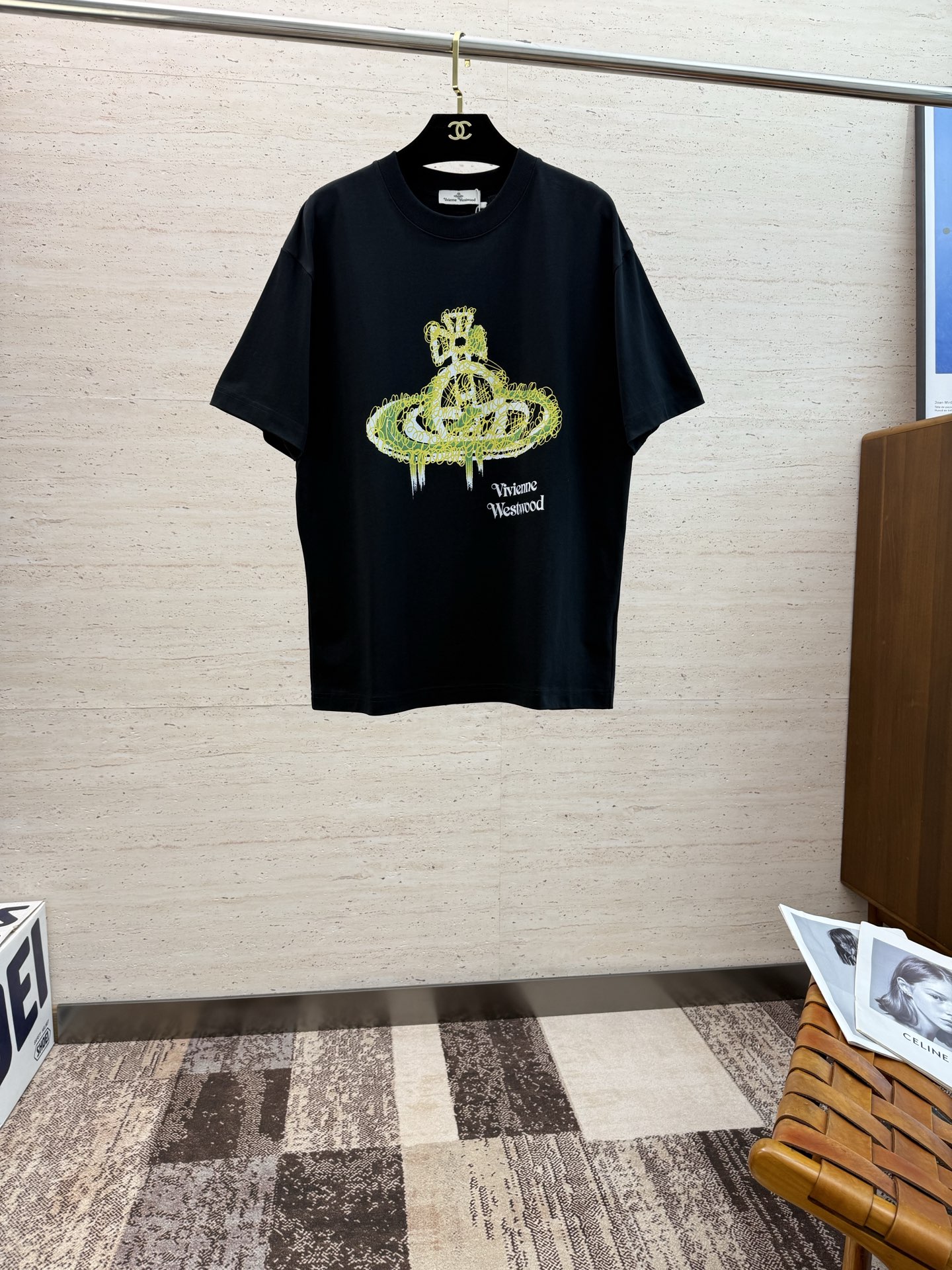 NO:496511,ViVi2025 spring and summer new short-sleeved sleeves have a bright and bright overall color, smooth and soft feel, with a strong drape, natural and soft texture, super comfortable in the body, and a strong drape!  T-shirts are very comfortable and practical in daily wear, super toughness is better than ordinary cotton, the texture is delicate, soft and skin-friendly, the touch is light and cool, the color is bright and the color is fast, the breathability and drape are good.. S-2XL, T-shirt,tees, t-shirt,alexander wang19860909ViVi2025 春夏新款短袖 整体上色泽较鲜明和光亮,手感顺滑揉软,悬垂感特强,质地自然柔软、贴身超级舒服,悬垂感特强！ T恤日常穿搭很自在很实用,超级的有韧性比起一般的棉手感质感都更好的,面料质地细腻、柔软、亲肤,触感轻薄凉爽,色泽艳丽色牢度高,透气性及悬垂性好..码数S-2XL,,T-shirt,tees，t-shirt,alexander wang,Men's clothing