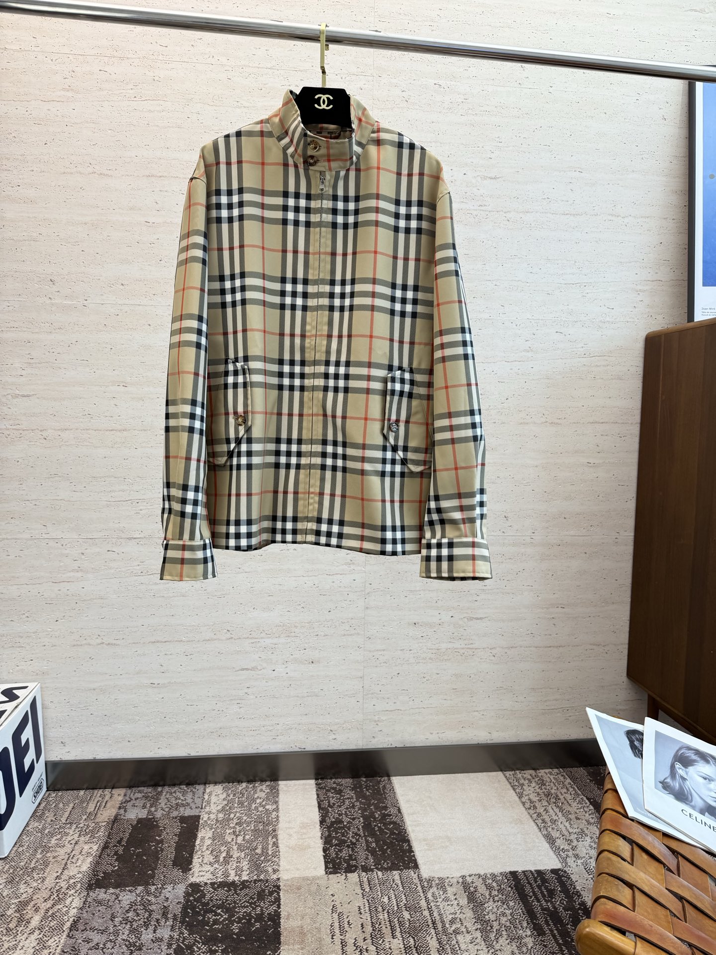 NO:498846,BUR25S new men's stand-up collar jacket...a top-notch item that is absolutely heavy-industrial, classic color wardrobe infused with modern innovation.... It has a very high-end texture, very high practical wearability, very good scraping... S-2XL, burberry, jackets & coats, alexander wang19860909BUR25S新款男士立领外套........一款绝对重工的顶级单品,颜色经典衣橱注入现代新意.......非常高档次的质地,实穿性极高 挺刮性极好..码数S-2XL,,burberry,jackets & coats,alexander wang,Men's clothing