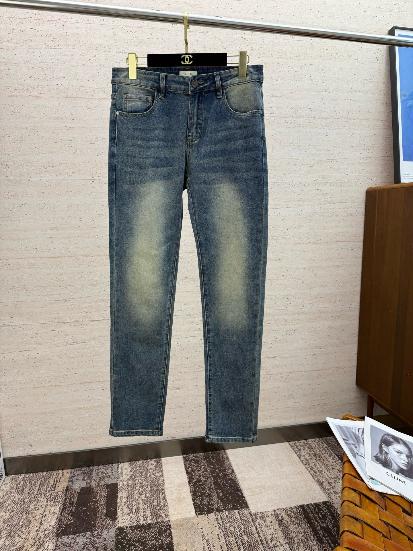 NO:503378,GU25S Spring and Autumn Men's Straight Jeans... Made of cotton denim fabric, soft texture without losing muscles and bones, dry and tough feel. Classic iconic embossed logo, soul-like embellishment. All indicators are top-quality, which naturally brings an excellent body feel!  Number of codes 29-38 35/37, jeans,alexander wang19860909GU25S春秋男士直筒牛仔裤…棉质牛仔面料打造 质地柔软又不失筋骨,手感干爽有韧性 经典的标志性浮雕徽标,灵魂般的点缀 各项指标皆为上品,自然带来极佳的上身体感！码数29-38 35/37,,jeans,alexander wang,Men's clothing