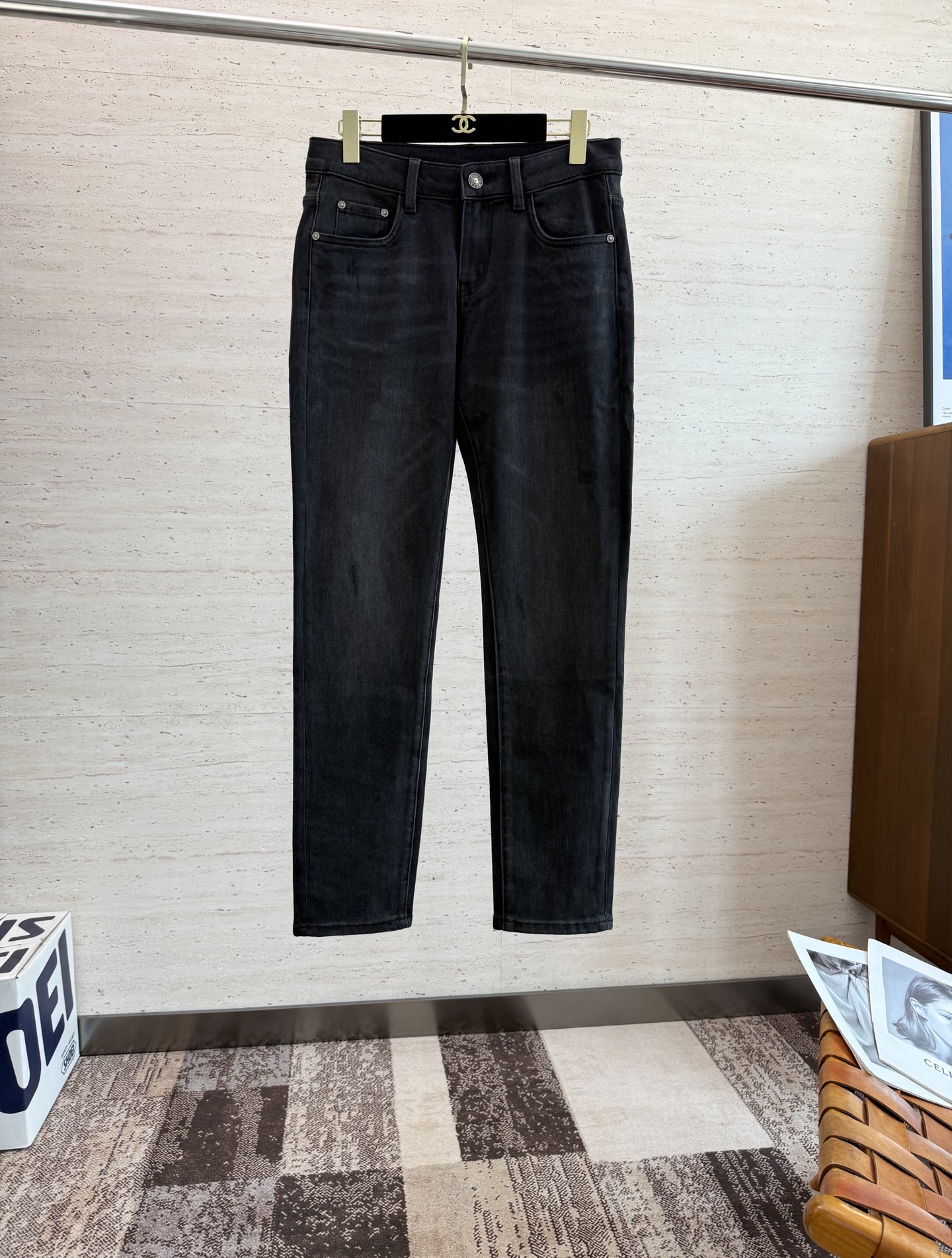 NO:506381,GU25S Spring and Autumn Men's Straight Jeans... Made of cotton denim fabric, soft texture without losing muscles and bones, dry and tough feel. Classic iconic embossed logo, soul-like embellishment. All indicators are top-quality, which naturally brings an excellent body feel!  !  29-38, jeans,alexander wang19860909GU25S春秋男士直筒牛仔裤…棉质牛仔面料打造 质地柔软又不失筋骨,手感干爽有韧性 经典的标志性浮雕徽标,灵魂般的点缀 各项指标皆为上品,自然带来极佳的上身体感！！码数29-38,,jeans,alexander wang,Men's clothing