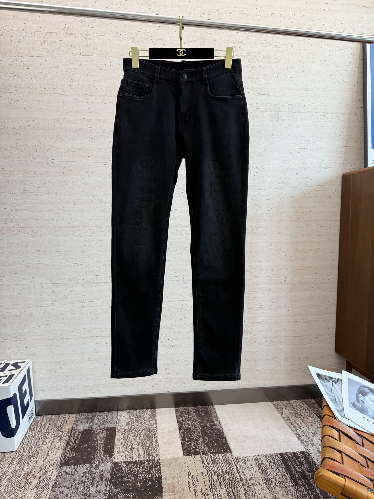 NO:505006,VAL25S autumn thin velvet men's straight jeans... made of cotton denim fabric, soft texture without losing muscles and bones, dry and tough feel. Classic iconic embossed logo, soul-like embellishment. All indicators are top-quality, which naturally brings an excellent body feel!  !  29-38, jeans,alexander wang19860909VAL25S秋季薄绒男士直筒牛仔裤…棉质牛仔面料打造 质地柔软又不失筋骨,手感干爽有韧性 经典的标志性浮雕徽标,灵魂般的点缀 各项指标皆为上品,自然带来极佳的上身体感！！码数29-38,,jeans,alexander wang,Men's clothing