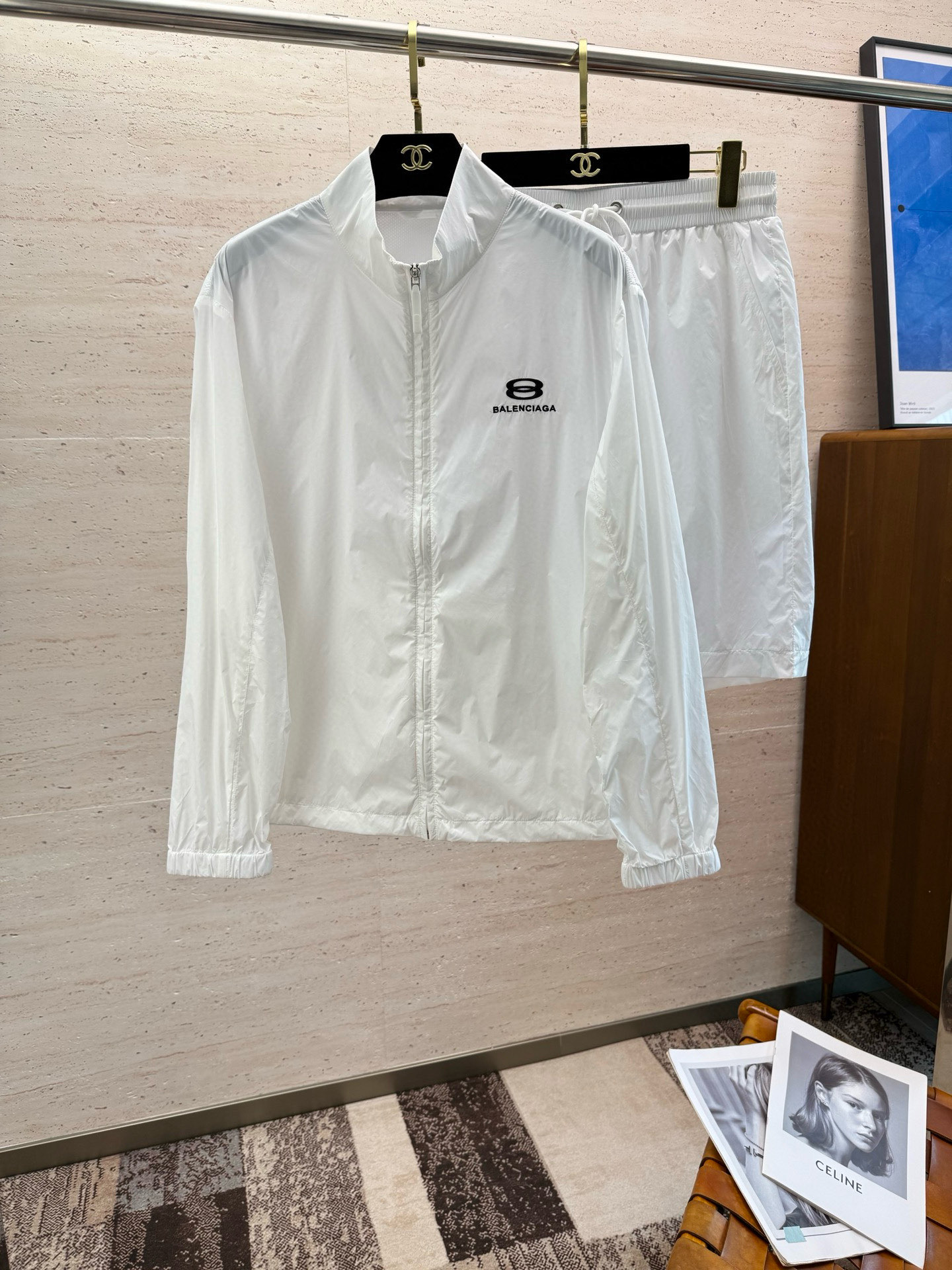 NO:504988,Price correction clothes, pants, BAL new summer sun protection suit, it is absolutely worth buying!  This type of suit is also a must-have for lazy people. You don’t have to think about how to match it, just do it easily!  Customized fabrics are provided for customers, which have a smooth touch, but are crisp and stylish. The upper body has a full texture, the overall texture is simple and generous without losing style. The upper body feels very strong. It is absolutely at the forefront of fashion and is very comfortable to wear. There is no need to say much about the trouser style and cutting. The upper body is exquisite and vivid, and can be competent for various occasions at any time. Size 48-56,,alexander wang19860909价格更正衣服 裤子 BAL夏季新款防晒服休闲套装 入手绝对值的！这种类型的套装也是懒人必备的一套,不用想怎么搭配,直接一套轻松搞定！客供定制面料,触感顺滑,却又挺括有型,上身质感十足、整体简洁大方而不失格调,上身感极强,绝对走在时尚最前端,穿着非常舒适,裤型款式和裁剪亦无需多言,上身精致跃然,无论是什么时候都能胜任各种场合 尺码48-56,,alexander wang,Men's clothing