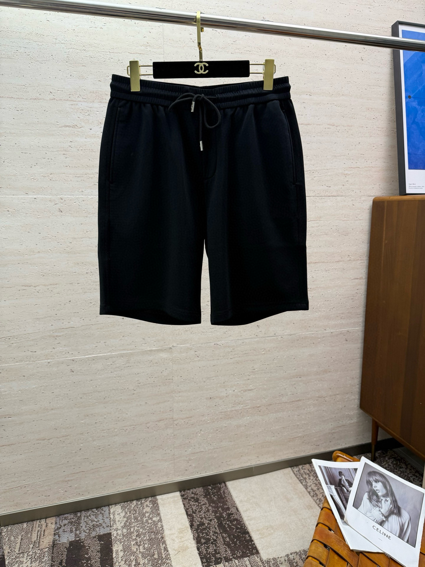 NO:506363,BUR2025 drawstring versatile men's casual shorts five-point pants # Choose carefully and meticulous workmanship, elastic waist + drawstring practical and stylish, crotch cut, comfortable and three-dimensional, hanging loose trousers, breathable and comfortable, not stuffy. Retro trend, daily casual shorts, not bloated at all, suitable for casual outdoor wear. Number 48-56, burberry, shorts, alexander wang19860909BUR2025抽绳百搭男士休闲短裤五分裤#选用精心细致的做工,松紧腰+抽绳实用有型,裆部立体裁剪,穿着舒适立体,垂顺宽松裤脚,透气舒适不闷热 复古潮流,日常休闲短裤,丝毫不显臃肿,适合在休闲 户外场合穿着.码数48-56,,burberry,shorts,alexander wang,Men's clothing