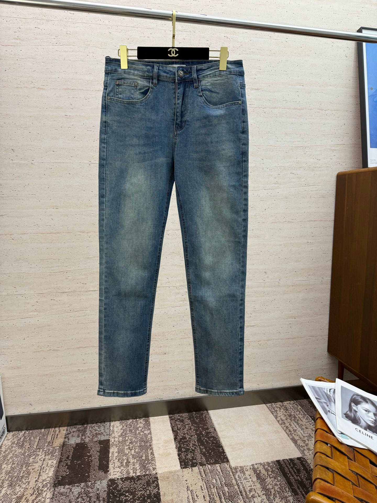 NO:506385,CD25S Spring and Autumn Men's Straight Jeans... Made of cotton denim fabric, soft texture without losing muscles and bones, dry and tough feel. Classic iconic embossed logo, soul-like embellishment. All indicators are top-quality, which naturally brings an excellent body feel!  Number of codes 29-38 35/37, jeans,alexander wang19860909CD25S春秋男士直筒牛仔裤…棉质牛仔面料打造 质地柔软又不失筋骨,手感干爽有韧性 经典的标志性浮雕徽标,灵魂般的点缀 各项指标皆为上品,自然带来极佳的上身体感！码数29-38 35/37,,jeans,alexander wang,Men's clothing