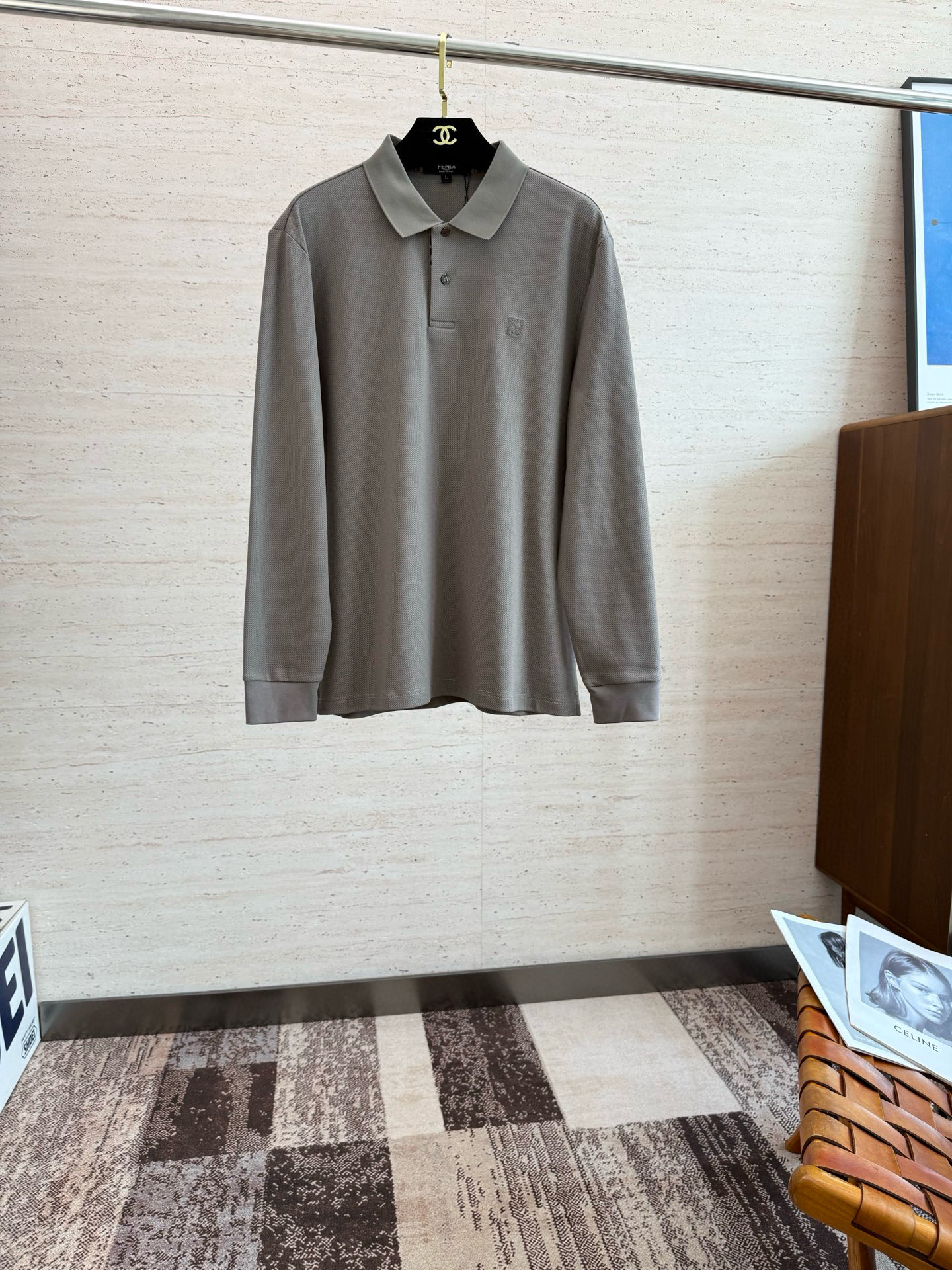 NO:509060,FEND25S early autumn men's long-sleeved POLO iconic LOGO logo on the chest overall is very light business and casual!  Pure cotton fabric, light, comfortable and smooth upper body, it is definitely a piece that makes you feel good for money!  !  Code number M-4XL, fendi, alexander wang19860909FEND25S早秋男士长袖POLO 胸前标志性LOGO徽标 整体非常的轻商务休闲！纯棉面料,上身轻盈舒适顺滑 到手绝对让你觉得物有所值的一件单品！！码数M-4XL,,fendi,alexander wang,Men's clothing