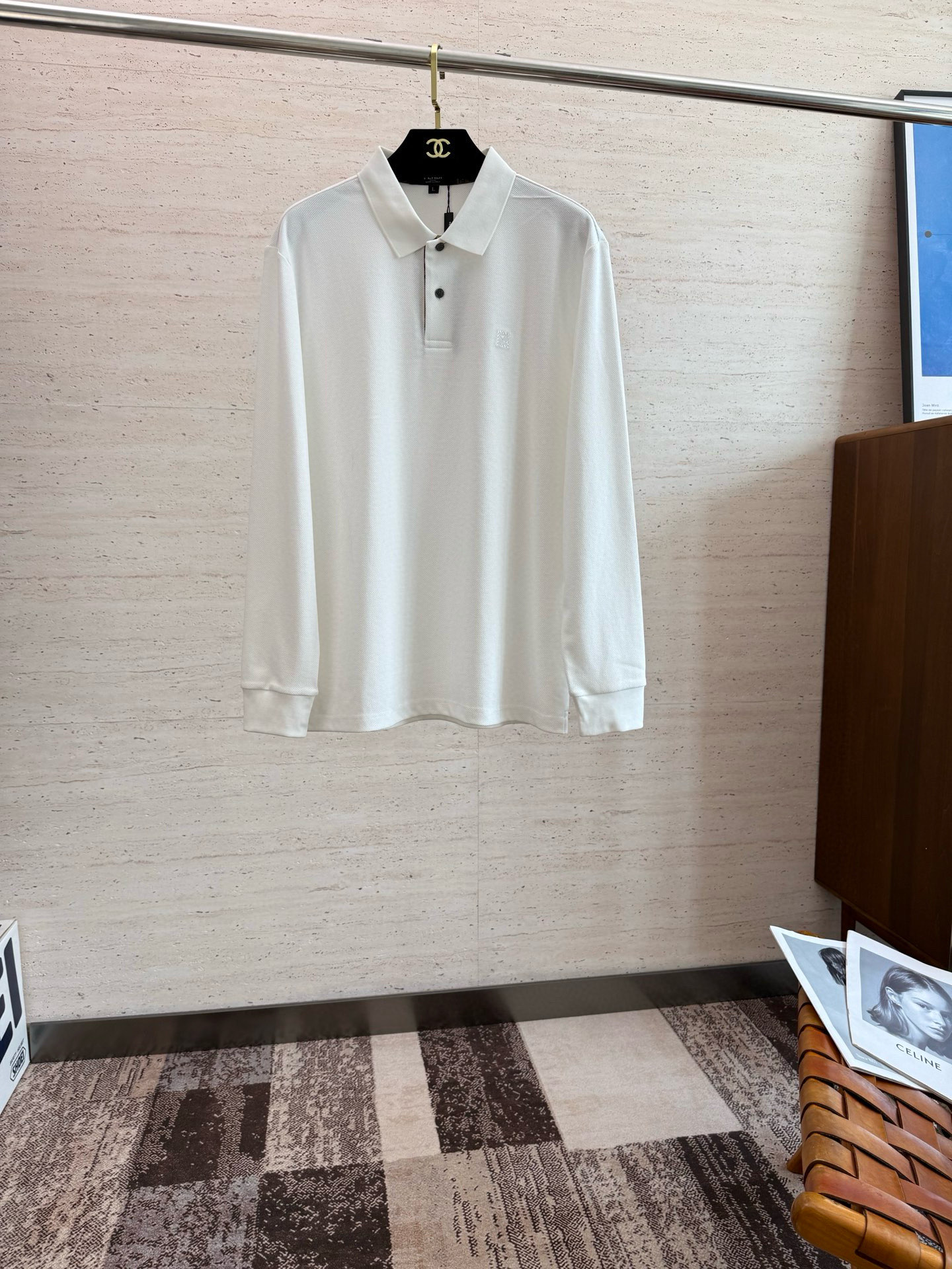 NO:509062,FEND25S early autumn men's long-sleeved POLO iconic LOGO logo on the chest overall is very light business and casual!  Pure cotton fabric, light, comfortable and smooth upper body, it is definitely a piece that makes you feel good for money!  !  Code number M-4XL, fendi, alexander wang19860909FEND25S早秋男士长袖POLO 胸前标志性LOGO徽标 整体非常的轻商务休闲！纯棉面料,上身轻盈舒适顺滑 到手绝对让你觉得物有所值的一件单品！！码数M-4XL、,,fendi,alexander wang,Men's clothing