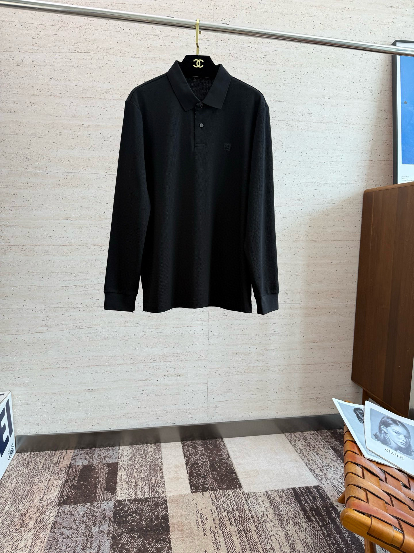 NO:509064,FEND25S early autumn men's long-sleeved POLO iconic LOGO logo on the chest overall is very light business and casual!  Pure cotton fabric, light, comfortable and smooth upper body, it is definitely a piece that makes you feel good for money!  !  Code number M-4XL., fendi,alexander wang19860909FEND25S早秋男士长袖POLO 胸前标志性LOGO徽标 整体非常的轻商务休闲！纯棉面料,上身轻盈舒适顺滑 到手绝对让你觉得物有所值的一件单品！！码数M-4XL.,,fendi,alexander wang,Men's clothing