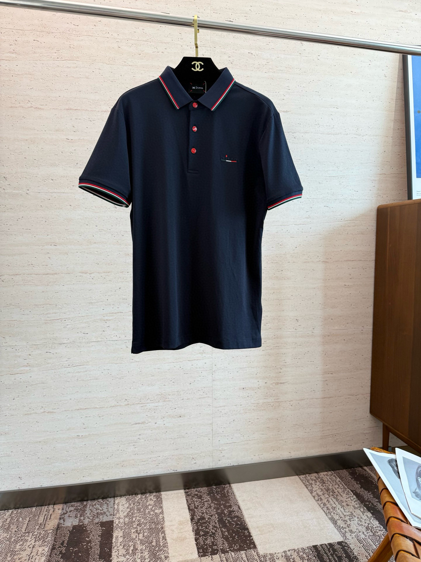 NO:509063,Kiton25S Spring and Summer Men's POLO Iconic LOGO logo on the chest overall is very light business and casual!  Pure cotton fabric, light, comfortable and smooth upper body, it is definitely a piece that makes you feel good for money!  !  !  Code number M-4XL, alexander wang19860909Kiton25S春夏男士POLO 胸前标志性LOGO徽标 整体非常的轻商务休闲！纯棉面料,上身轻盈舒适顺滑 到手绝对让你觉得物有所值的一件单品！！！ 码数M-4XL、,,alexander wang,Men's clothing