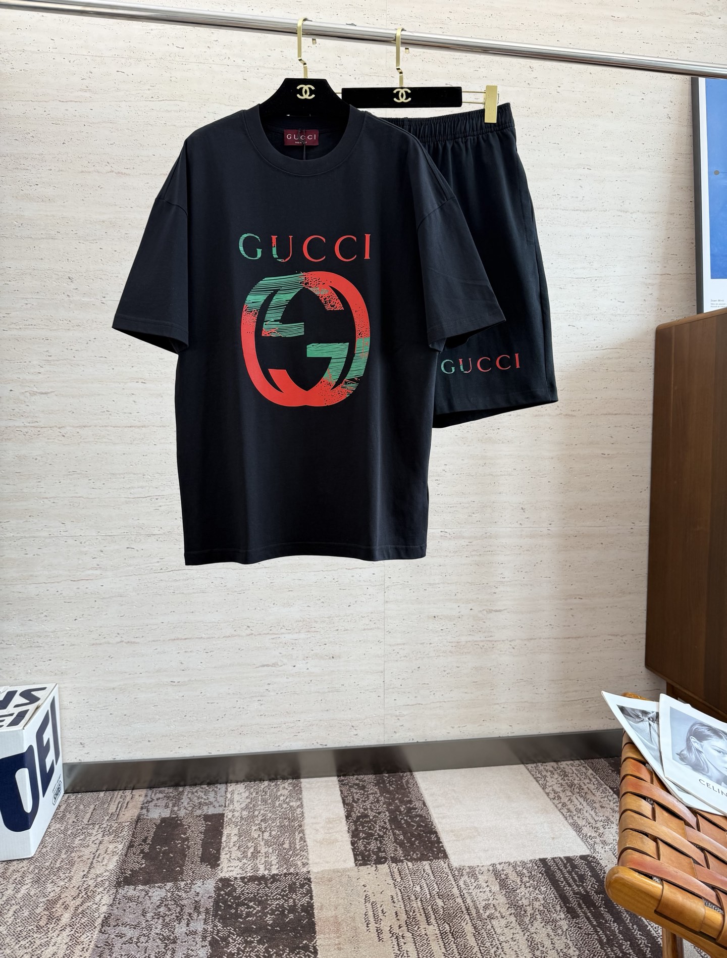 NO:514625,GU2025 spring and summer new short-sleeved shorts suit is both classic and versatile. Who doesn’t love it? It once again shows the classic very durable, with its own low luxury halo and recognition. The concept and modern advanced technology are perfectly combined... Customized pure cotton fabric!  The texture of this model is quite touching, the specifications and grades are known with tentacles. The degree of delicateness and breathability are top-notch!  S-2XL, shorts, T-shirt, alexander wang19860909GU2025春夏新款短袖短裤套装,既经典又百搭,谁不爱啊,将经典再次展现非常的耐看,自带低奢光环与辨识度 理念和现代化的先进技术进行了完美结合……定制纯棉面料！此款的质感相当感人 触手便知规格档次 细腻程度与透气效果堪称顶级！码数S-2XL,,shorts,T-shirt,alexander wang,Men's clothing