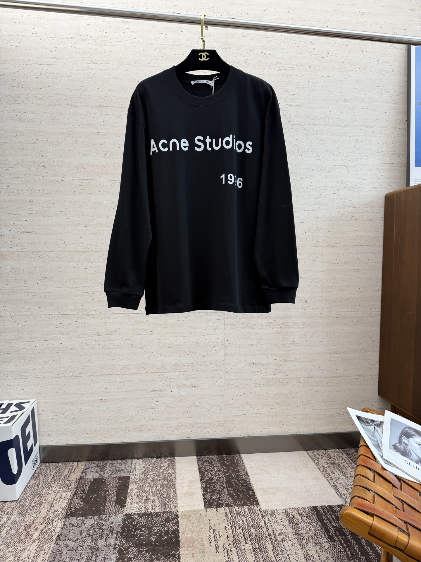 NO:512997,Acne Studios25S autumn men's round neck long-sleeved sweatshirt... Regular version Pure cotton fabric The collar and cuffs are dyed threads in the same cylinder. The shirt is better, more durable and washable. The upper body is breathable, soft and comfortable. The fabric is washed twice with water. It is not easy to deform when washing machine. Number of codes XS-L,,acne studios,dior,hoodie,sweatshirts,alexander wang19860909Acne Studios25S秋季男士圆领长袖卫衣......常规版型 纯棉面料 领口和袖口均同缸染色螺纹 衬衣版型更佳 更耐穿耐洗 上身透气柔软舒适 面料成衣两遍洗水 机洗不易变形 码数XS-L,,acne studios,dior,hoodie,sweatshirts,alexander wang,Men's clothing
