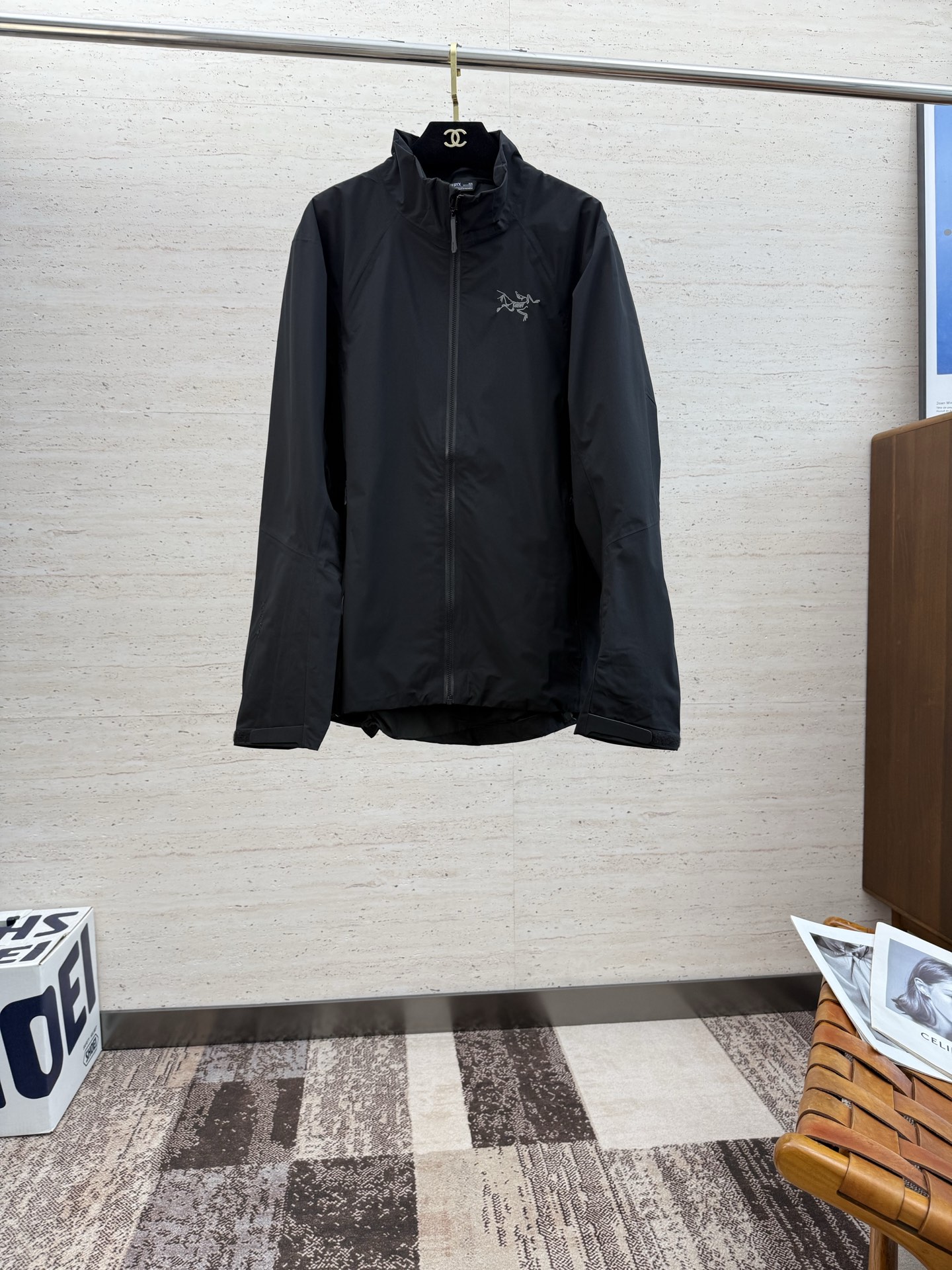 NO:514607,ARC soft shell hooded jacket is professional outdoor for 50 years, exploring the spirit of the classic jacket style, hooded style!  The iconic logo embroidery design on the chest has water-resistant function!  Very windproof!  The fabric is wear-resistant, very breathable, and has excellent workmanship. The inner work is neatly made and crafted. The code number M-2XL, hats, alexander wang19860909ARC软壳连帽冲锋衣专业户外50年,探索精神永不休止经典的冲锋衣版型,连帽款！胸前标志性logo刺绣设计 具备防泼水功能！防风性很好！面料耐磨, 透气性非常好,做工精良 内里做工整齐做工到位码数M-2XL,,hats,alexander wang,Men's clothing