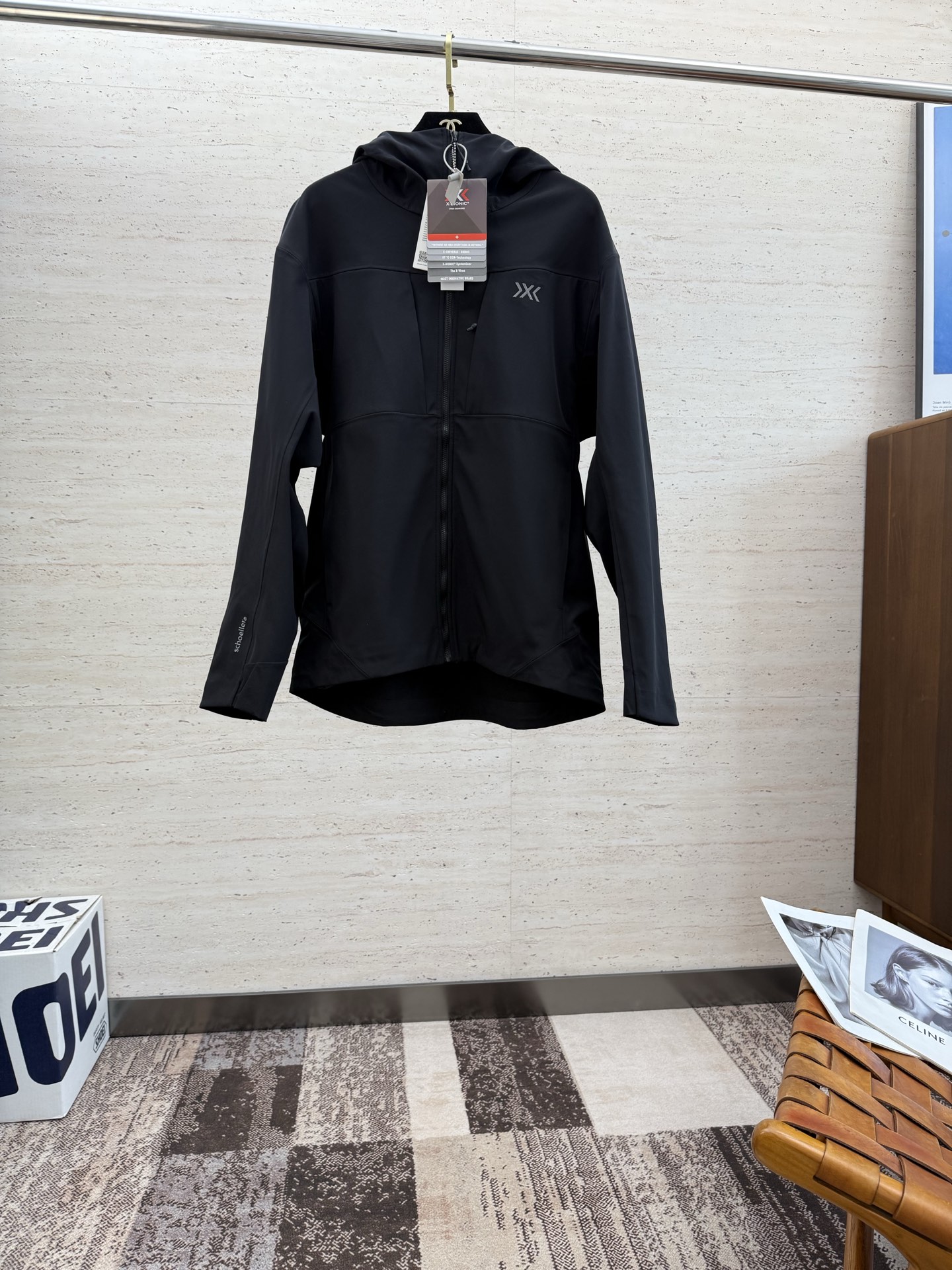 NO:522338,X-BIONIC thin velvet soft shell hooded jacket professional outdoor for 50 years, explore the spirit of never ending classic jacket style, hooded style!  The iconic logo embroidery design on the chest has water-resistant function!  Very windproof!  The fabric is wear-resistant, very breathable, and has excellent workmanship. The inner work is neatly made and crafted. The code number M-2XL, hats, alexander wang19860909X-BIONIC薄绒软壳连帽冲锋衣专业户外50年,探索精神永不休止经典的冲锋衣版型,连帽款！胸前标志性logo刺绣设计 具备防泼水功能！防风性很好！面料耐磨, 透气性非常好,做工精良 内里做工整齐做工到位码数M-2XL,,hats,alexander wang,Men's clothing