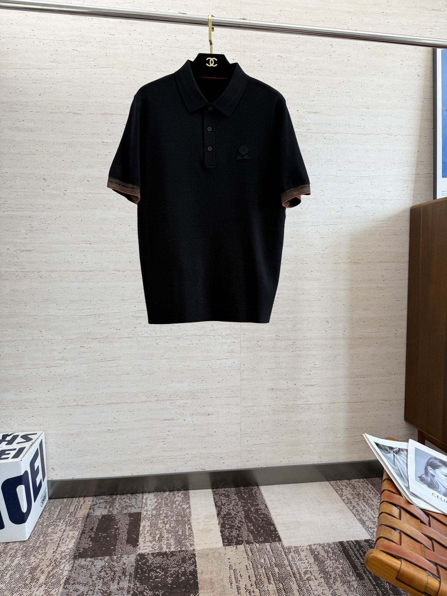 NO:514606,LP.25S early autumn men's sweater short-sleeved POLO iconic LOGO logo on the chest. Overall, it is very light business and casual!  Pure cotton fabric, light, comfortable and smooth upper body, it is definitely a piece that makes you feel good for money!  !  !  Count 48-56, loro piana, T-shirt, alexander wang19860909LP.25S早秋男士针织衫短袖POLO 胸前标志性LOGO徽标 整体非常的轻商务休闲！纯棉面料,上身轻盈舒适顺滑 到手绝对让你觉得物有所值的一件单品！！！ 码数48-56,,loro piana,T-shirt,alexander wang,Men's clothing