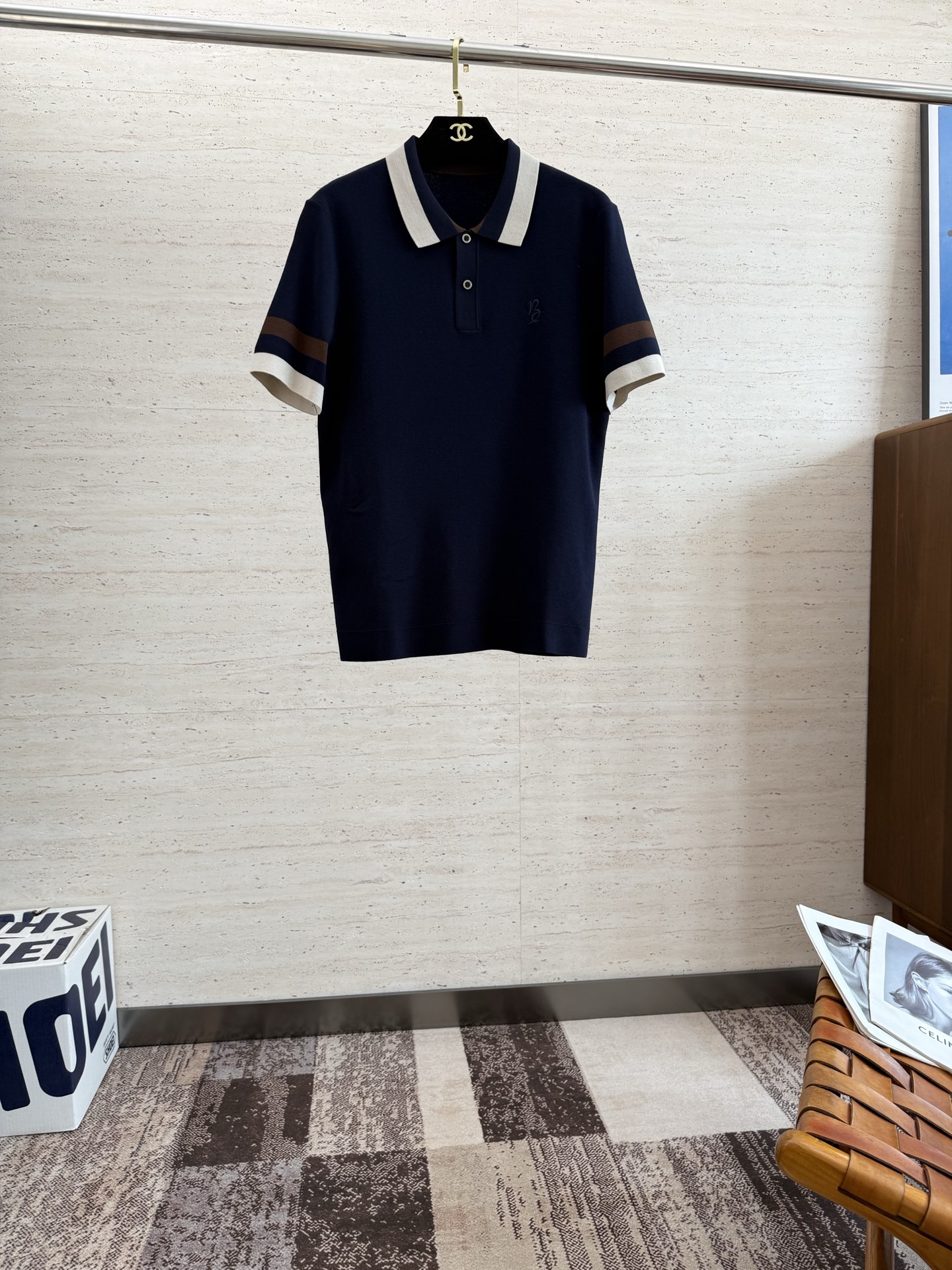 NO:514600,BC25S early autumn men's sweater short-sleeved POLO iconic LOGO logo on the chest. Overall, it is very light business and casual!  Pure cotton fabric, light, comfortable and smooth upper body, it is definitely a piece that makes you feel good for money!  !  !  Number of codes 48-56, T-shirt,alexander wang19860909BC25S早秋男士针织衫短袖POLO 胸前标志性LOGO徽标 整体非常的轻商务休闲！纯棉面料,上身轻盈舒适顺滑 到手绝对让你觉得物有所值的一件单品！！！ 码数48-56,,T-shirt,alexander wang,Men's clothing