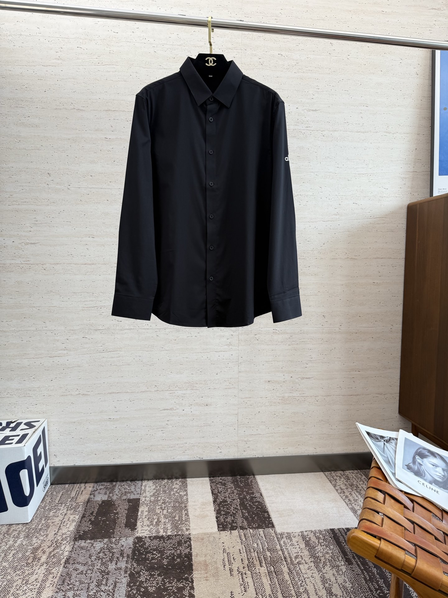 NO:514594,alo25SS men's long-sleeved shirt for early autumn... Customer-supplied cotton fabrics, high density, silky and delicate touch, excellent close-fitting comfort and breathability, can accompany you to calmly deal with the four seasons of clothing... The classic LOGO body gives a new artistic conception... The basic combination of style cuts, the style is hard and upright, and the upper body is elegant and extraordinary, and it is effortless for daily business and casual matching!  !  !  Number of codes 48-56,,shirts,alexander wang19860909alo25SS早秋男士长袖衬衫......客供棉质面料 密度高触感丝滑细腻 贴身舒适度与透气性都相当出色,能够伴你从容的应对四季穿着搭配.....衣身经典LOGO,给予全新意境遐想.......基础合体的版型裁剪,版型筋骨硬挺立正,上身气质儒雅不凡,对于日常商务休闲搭配不费吹灰之力！！！码数 48-56,,shirts,alexander wang,Men's clothing