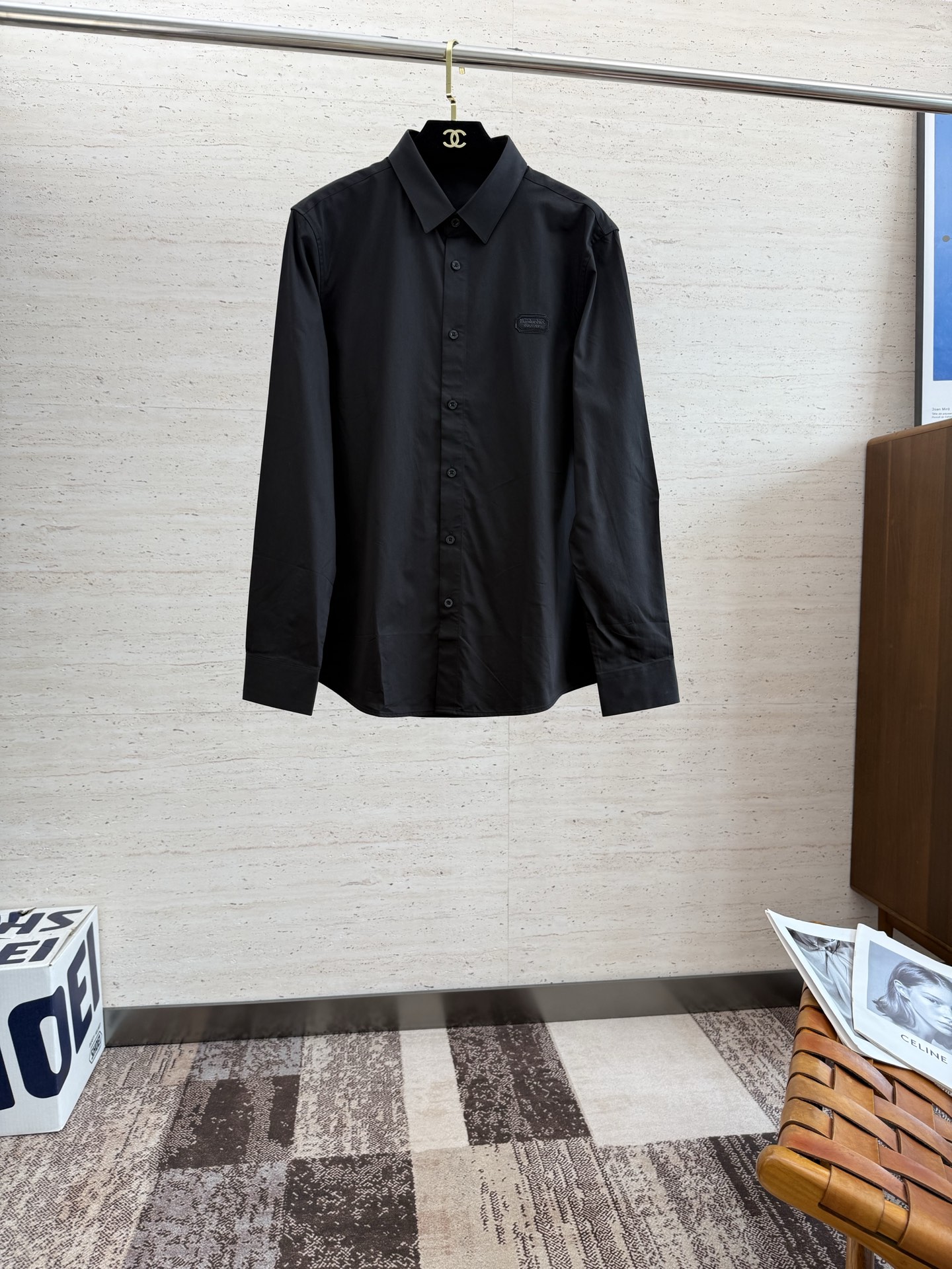 NO:514591,Baluoliweisi25SS men's long-sleeved shirt for early autumn...Customer-supplied cotton fabric, high density, silky and delicate touch, excellent close-fitting comfort and breathability, can accompany you to calmly deal with the four seasons of clothing...The classic LOGO body gives a new artistic conception...The basic combination of style cuts, the style is hard and upright, and the upper body is elegant and extraordinary, and it is effortless for daily business and casual matching!  !  !  Number of codes 48-56,,shirts,alexander wang19860909Baluoliweisi25SS早秋男士长袖衬衫......客供棉质面料 密度高触感丝滑细腻 贴身舒适度与透气性都相当出色,能够伴你从容的应对四季穿着搭配.....衣身经典LOGO,给予全新意境遐想.......基础合体的版型裁剪,版型筋骨硬挺立正,上身气质儒雅不凡,对于日常商务休闲搭配不费吹灰之力！！！码数 48-56,,shirts,alexander wang,Men's clothing