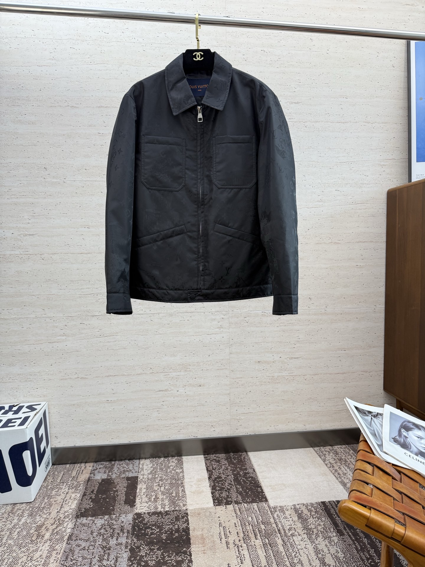 NO:522351,LV25S new men's lapel jacket...a top-notch item that is absolutely heavy industry, the classic color wardrobe infuses modern and innovative.... It has a very high-end texture, very high practical wearability, very good scraping... 48-56,,louis vuitton, jackets & coats,alexander wang19860909LV25S新款男士翻领外套........一款绝对重工的顶级单品,颜色经典衣橱注入现代新意.......非常高档次的质地,实穿性极高 挺刮性极好..码数48-56,,louis vuitton,jackets & coats,alexander wang,Men's clothing