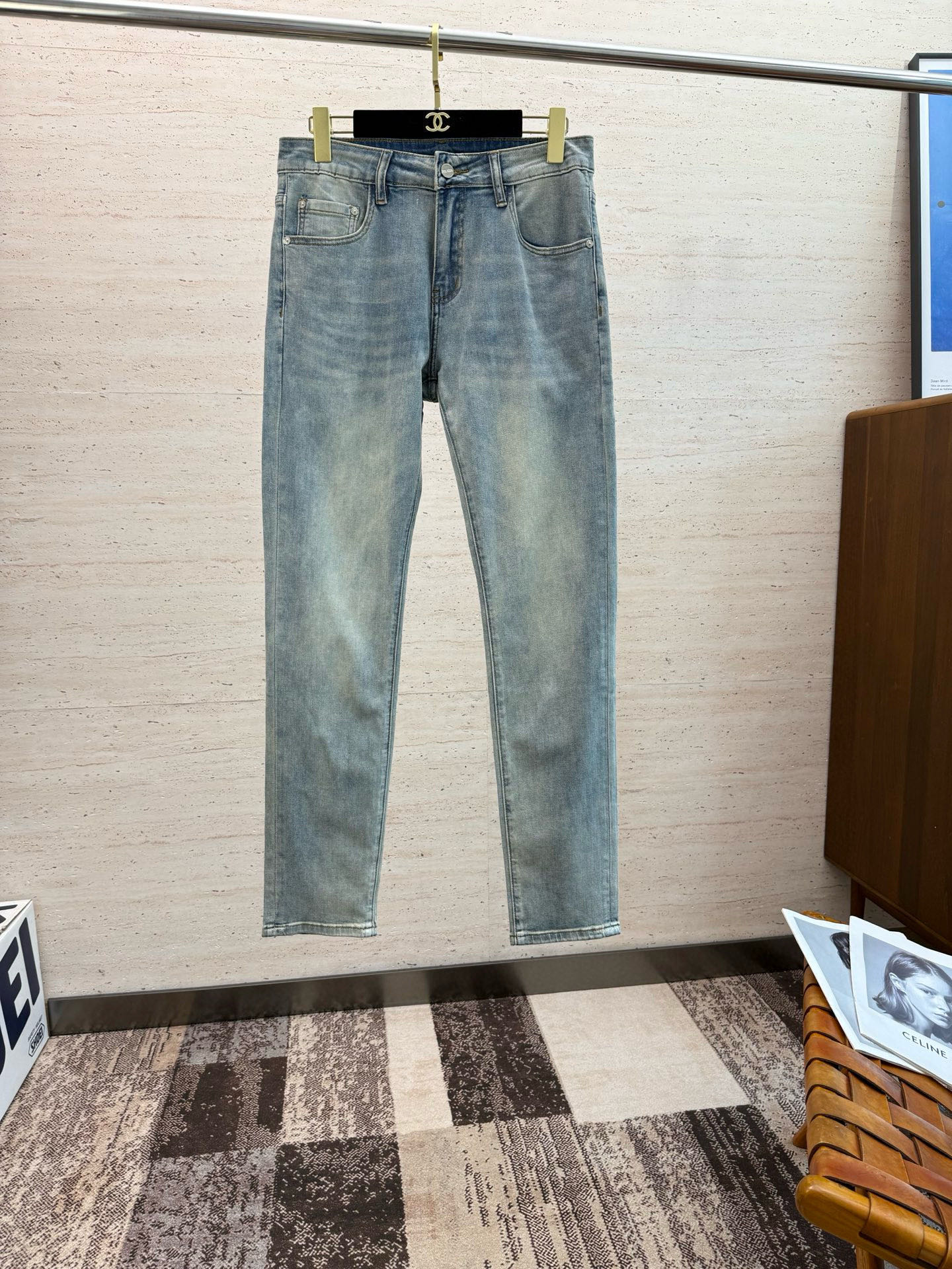 NO:522334,PRA25S Spring and Autumn Men's Straight Jeans... Made of cotton denim fabric, soft texture without losing muscles and bones, dry and tough feel. Classic iconic embossed logo, soul-like embellishment. All indicators are top-quality, which naturally brings an excellent body feel!  !  !  Number of codes 29-38 None 35, prada, jeans, alexander wang19860909PRA25S春秋男士直筒牛仔裤…棉质牛仔面料打造 质地柔软又不失筋骨,手感干爽有韧性 经典的标志性浮雕徽标,灵魂般的点缀 各项指标皆为上品,自然带来极佳的上身体感！！！码数29-38 无35,,prada,jeans,alexander wang,Men's clothing